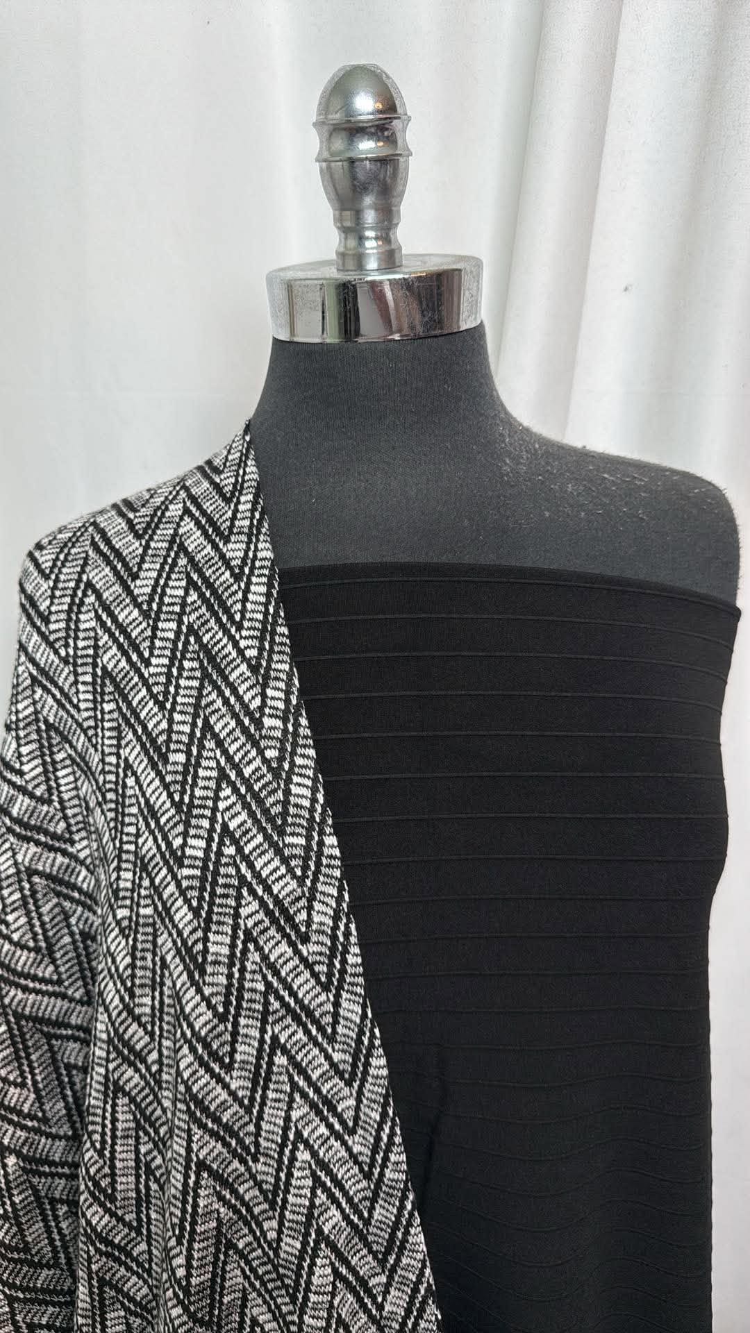 BLACK/CHEVRON BUNDLE : 2YD Chevron Light-Weight SK & 2YD Black Ottoman : A31054