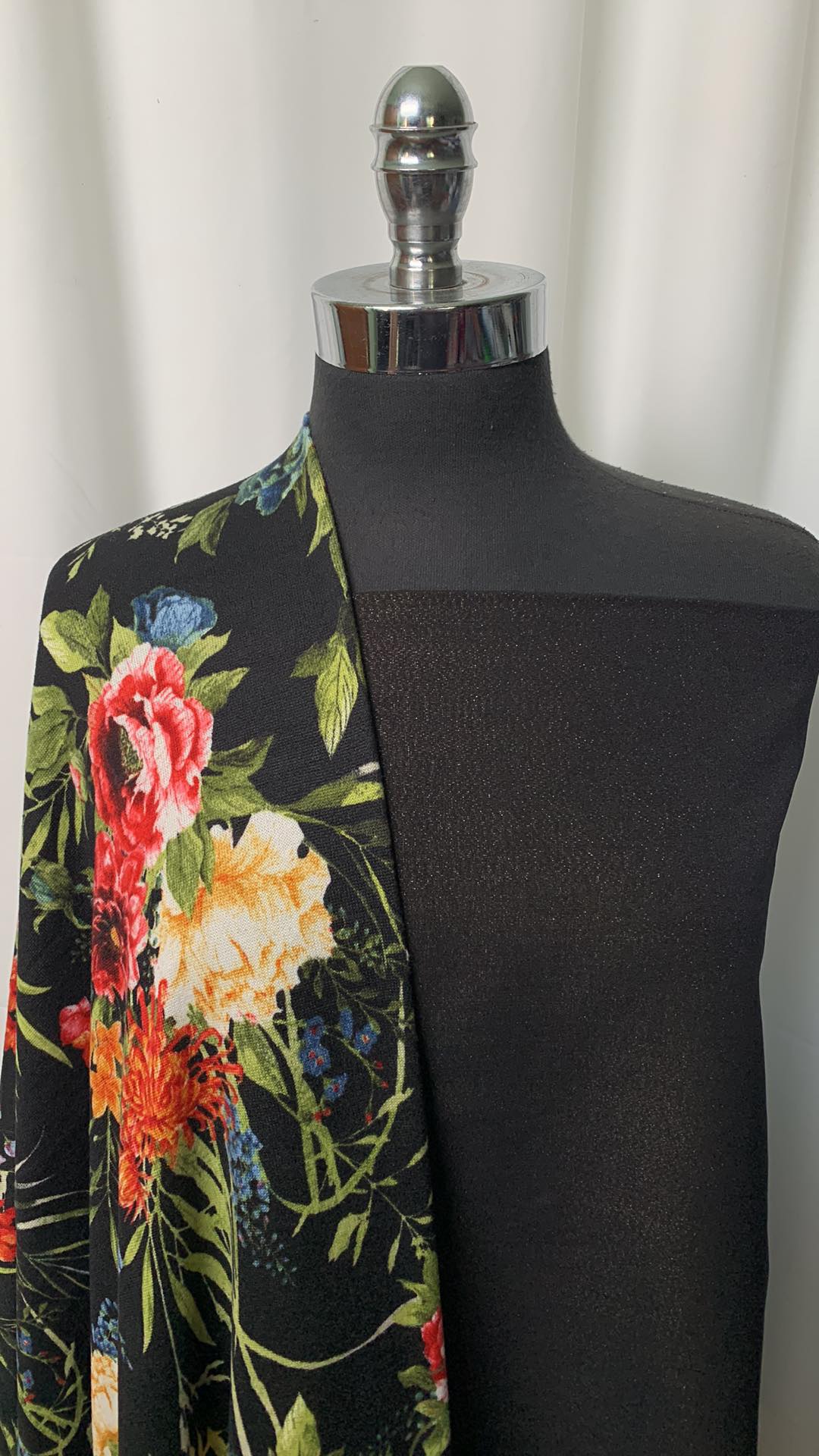 BLACK LUREX FLORAL BUNDLE : 2YD Floral Brushed Hacci SK & 2YD Black/Gold Lurex Millennium : A1413