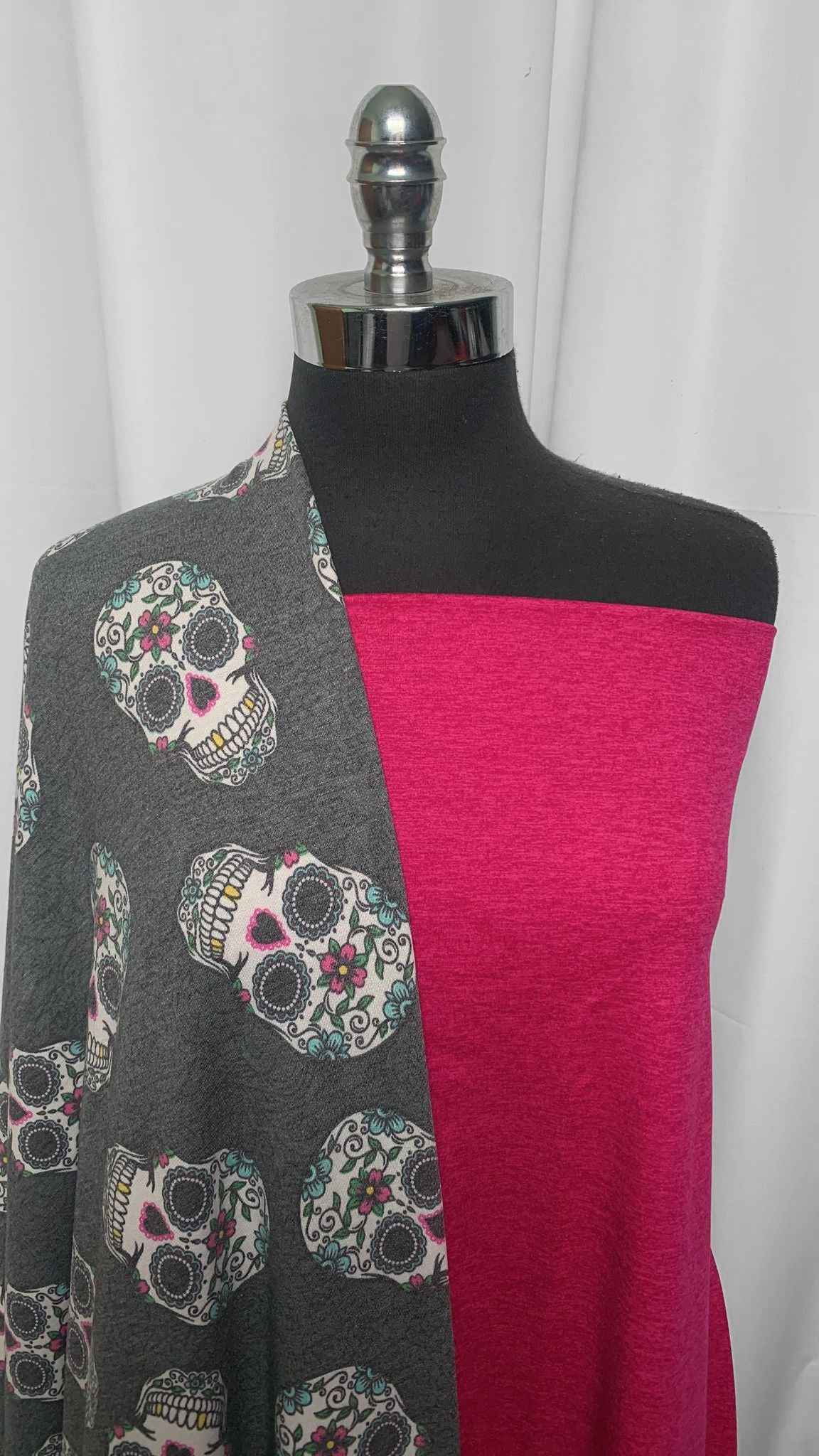 MAGENTA/SUGAR SKULLS BUNDLE : 2YD Sugar Skulls PRS FT & 2YD Magenta Peached PF : A25526