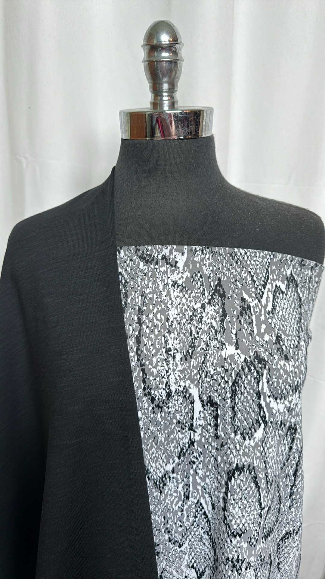 BLACK/SNAKE BUNDLE : 34" Cut of Ombre (Selvedge to Selvedge) Snake Yoga PF & 1YD Black 2-Tone PF Rib : A28984