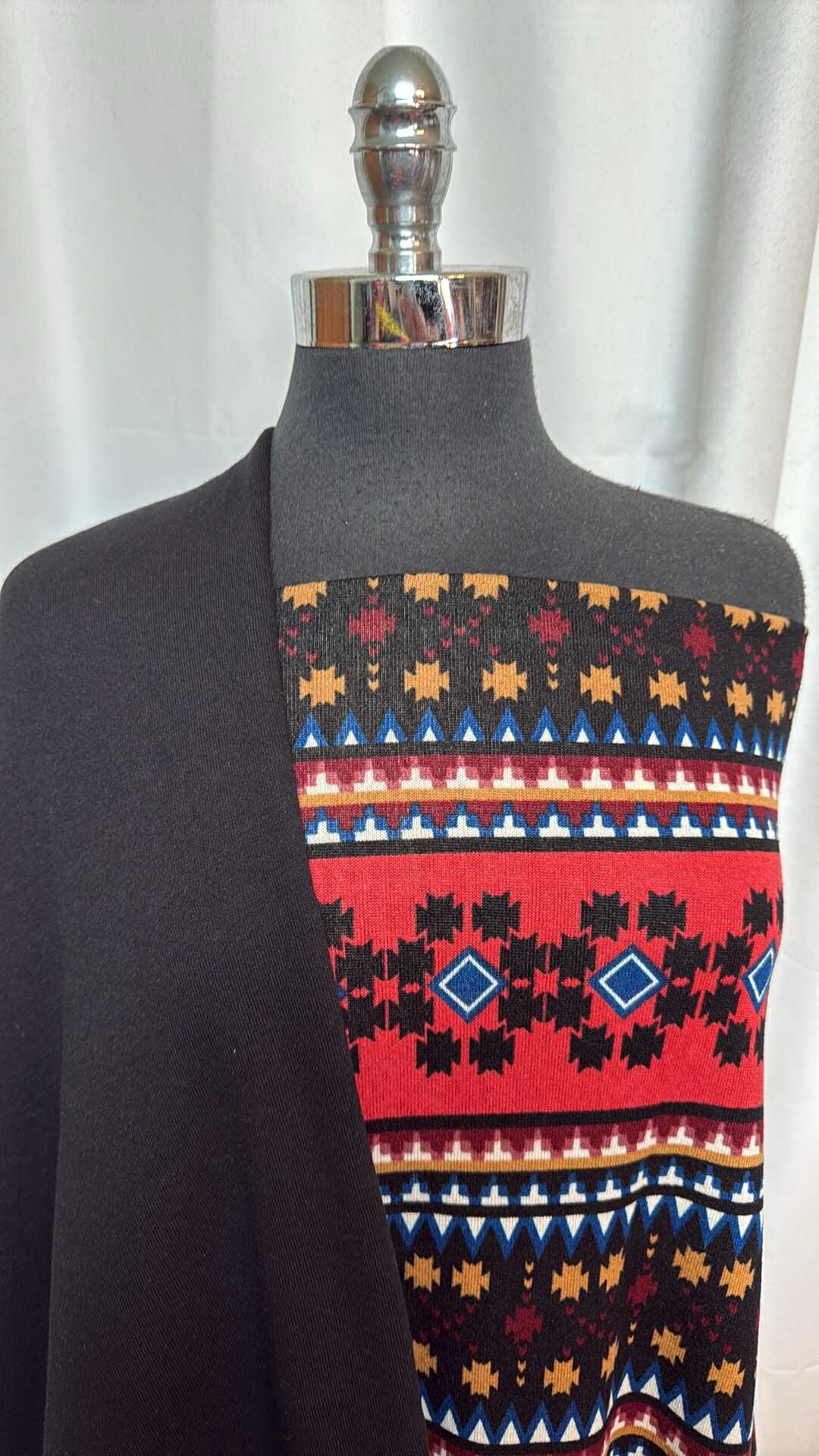 BLACK/GEO STRIPE BUNDLE : 2YD Black Sweatshirt Fleece (72" Wide) & 2YD Geo Stripe Hacci SK : A28787