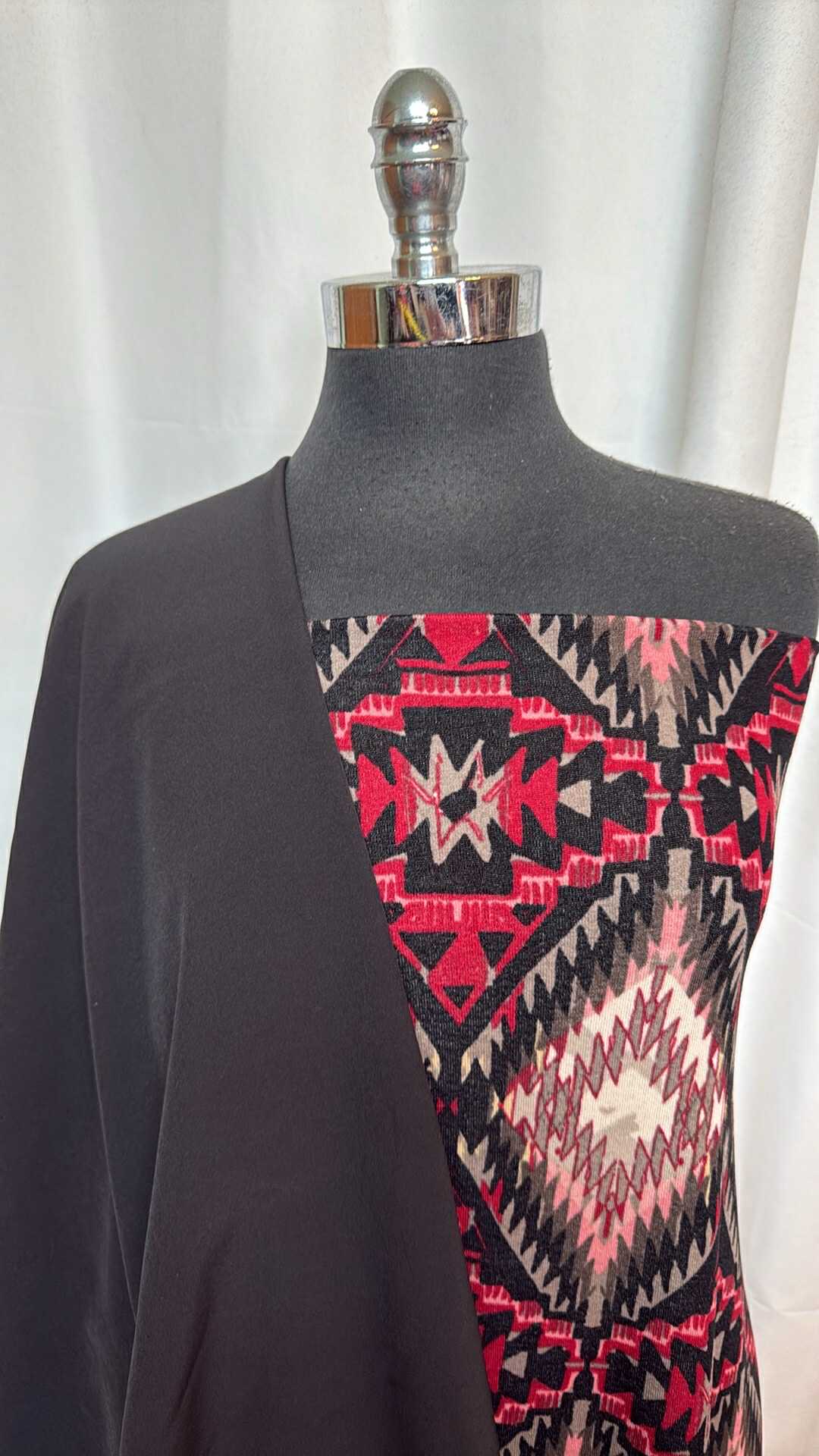 BLACK/RED GEO BUNDLE : 2YD Black Softshell & 2YD Geo Ana SK : A28788