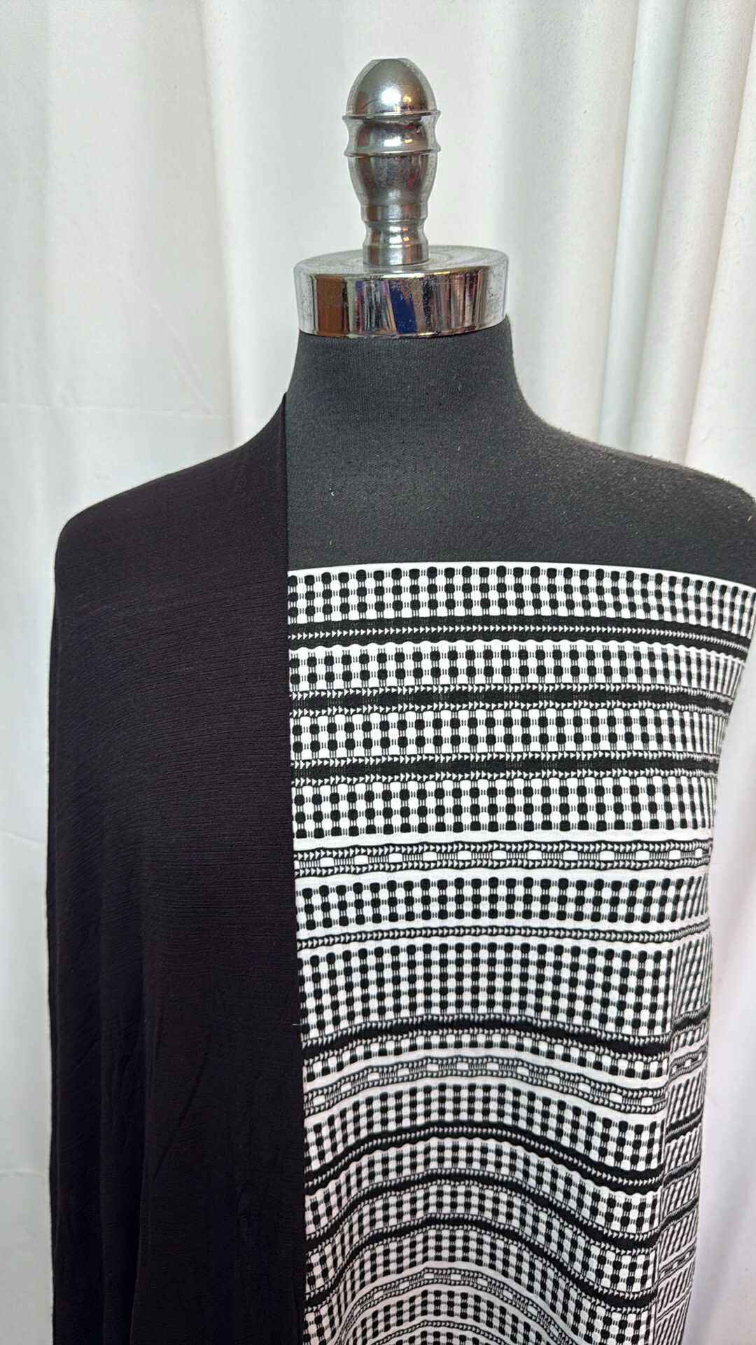 BLACK/LACE STRIPE BUNDLE : 2YD Black Ice Slub R/S & 2YD "Lace" Stripe Jacquard N/S : A27783