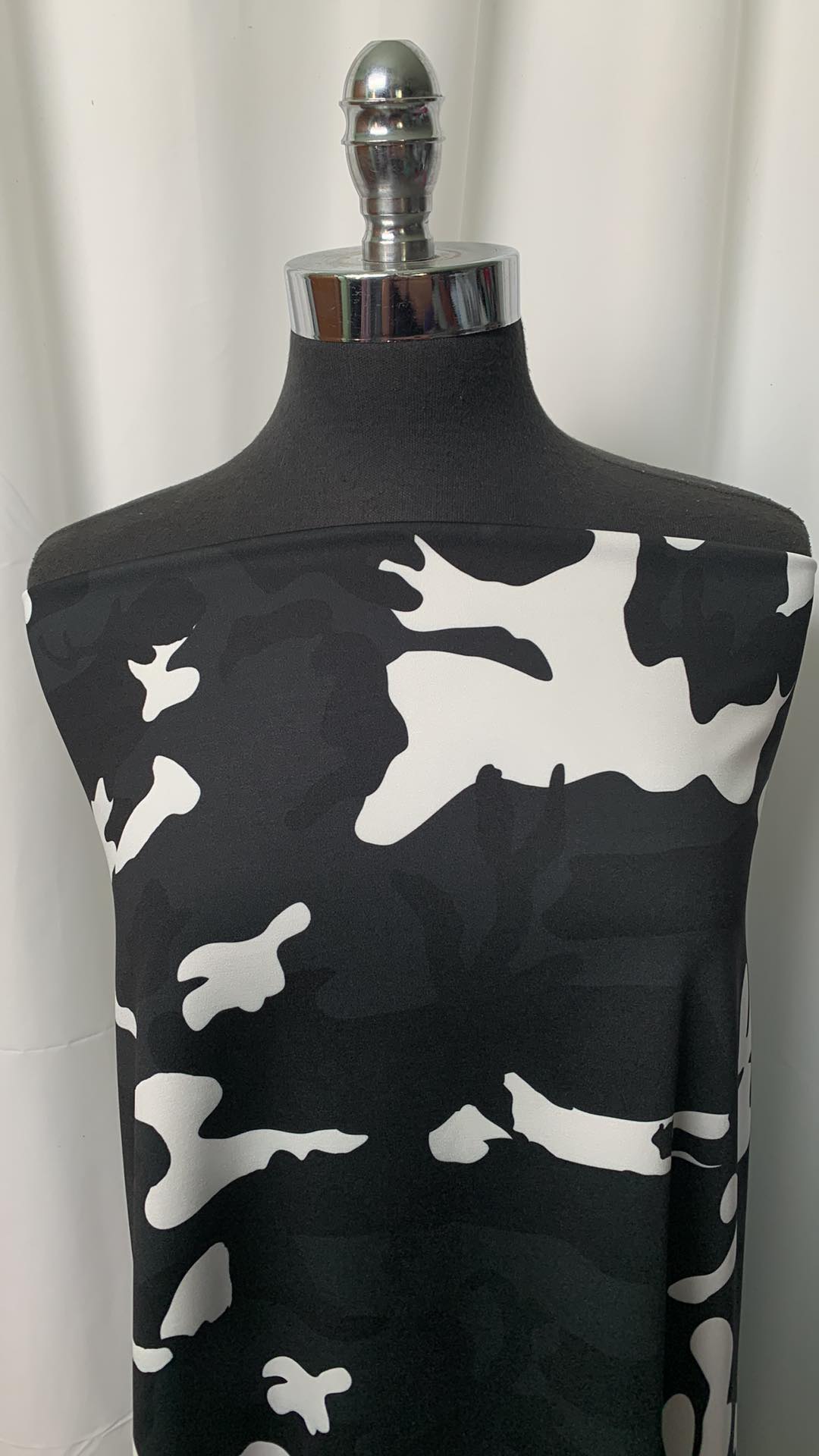 Black/White Camo - Heavy Performance - 3 Yard Cut