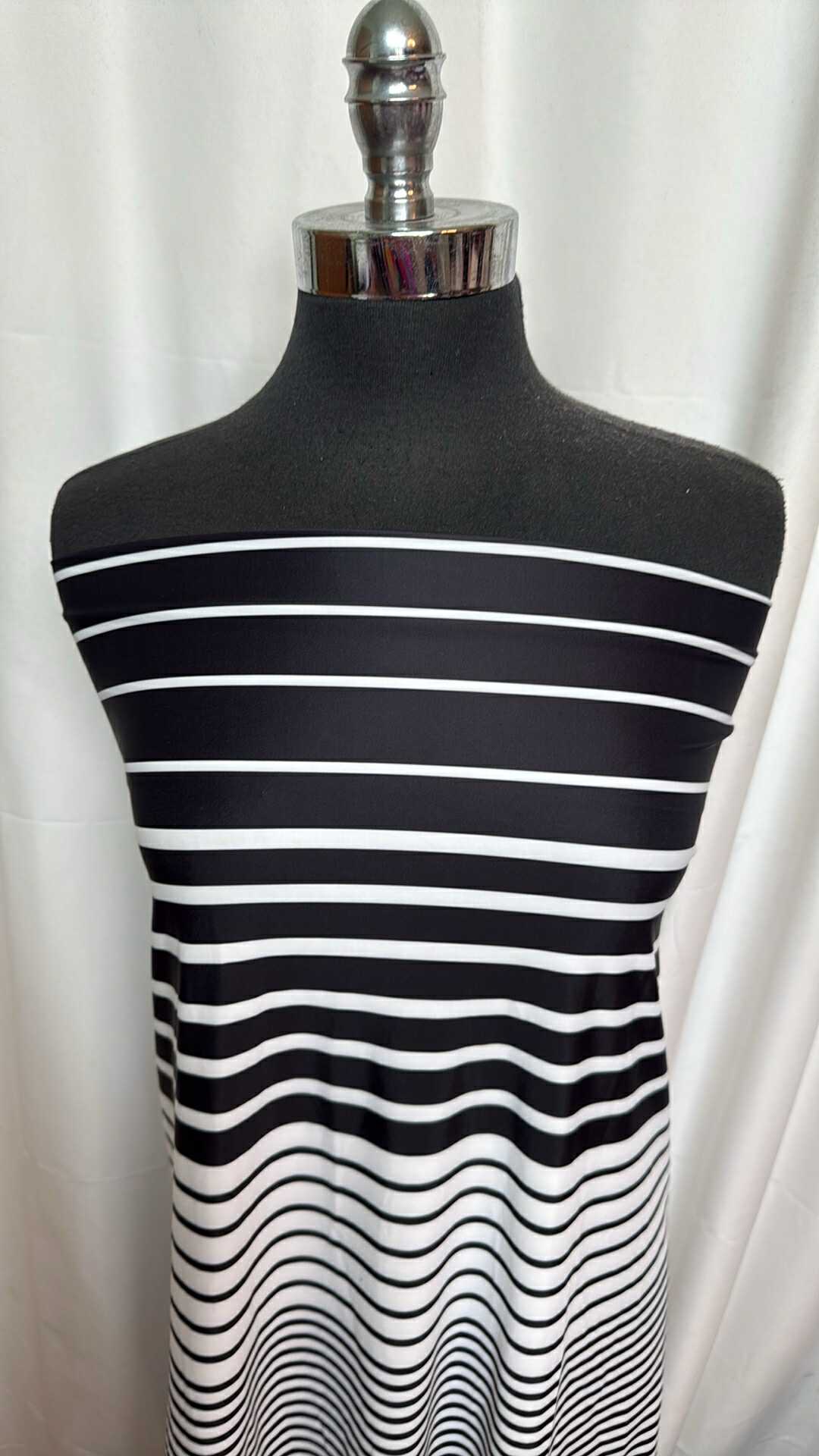 39 - Nylon/Spandex - 1 Yard Cut