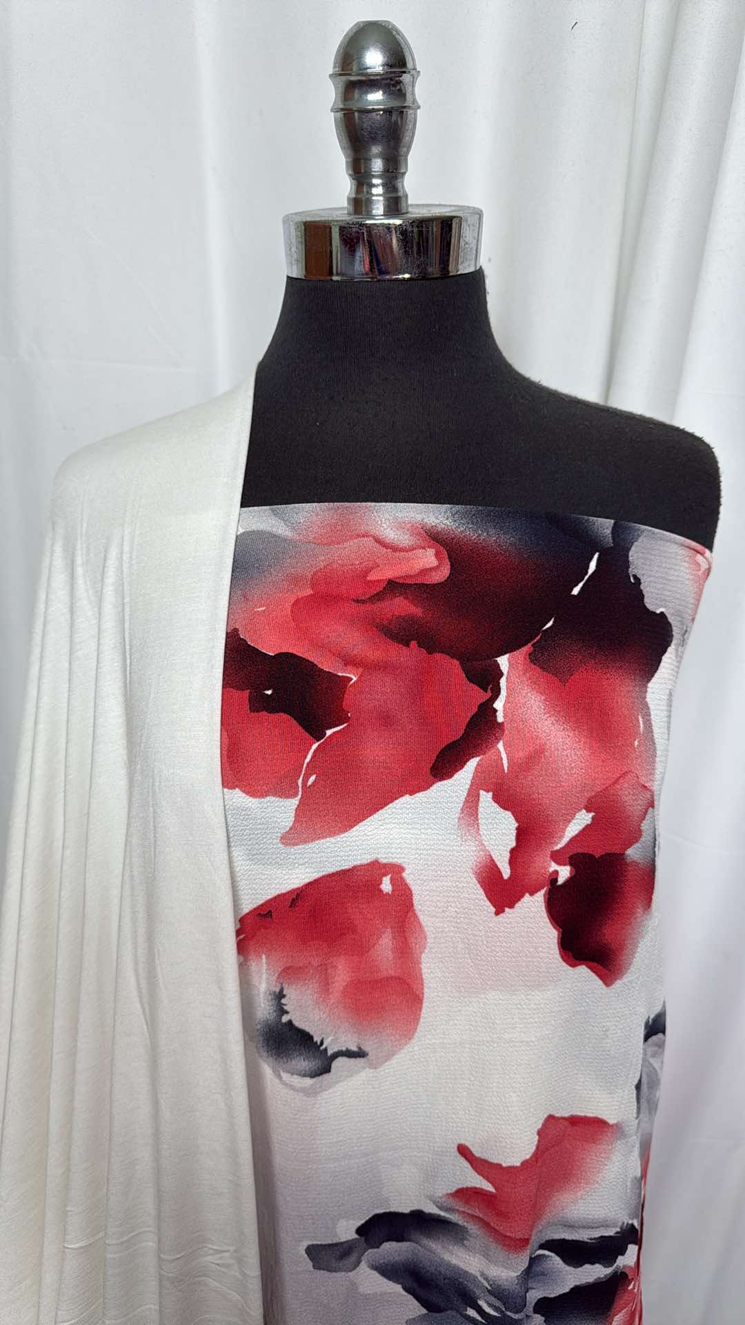 IVORY/WHITE-RED FLORAL BUNDLE : 2YD White/Red Floral Bubble Crepe & 2YD Ivory R/S : A27252