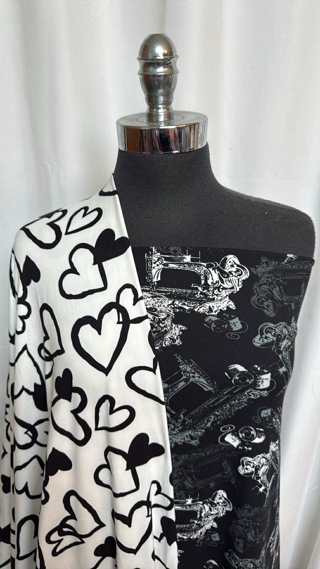 SEWING MACHINE/HEARTS BUNDLE : 2YD Sewing DBP & 2YD Black/White Hearts DBP : A28498
