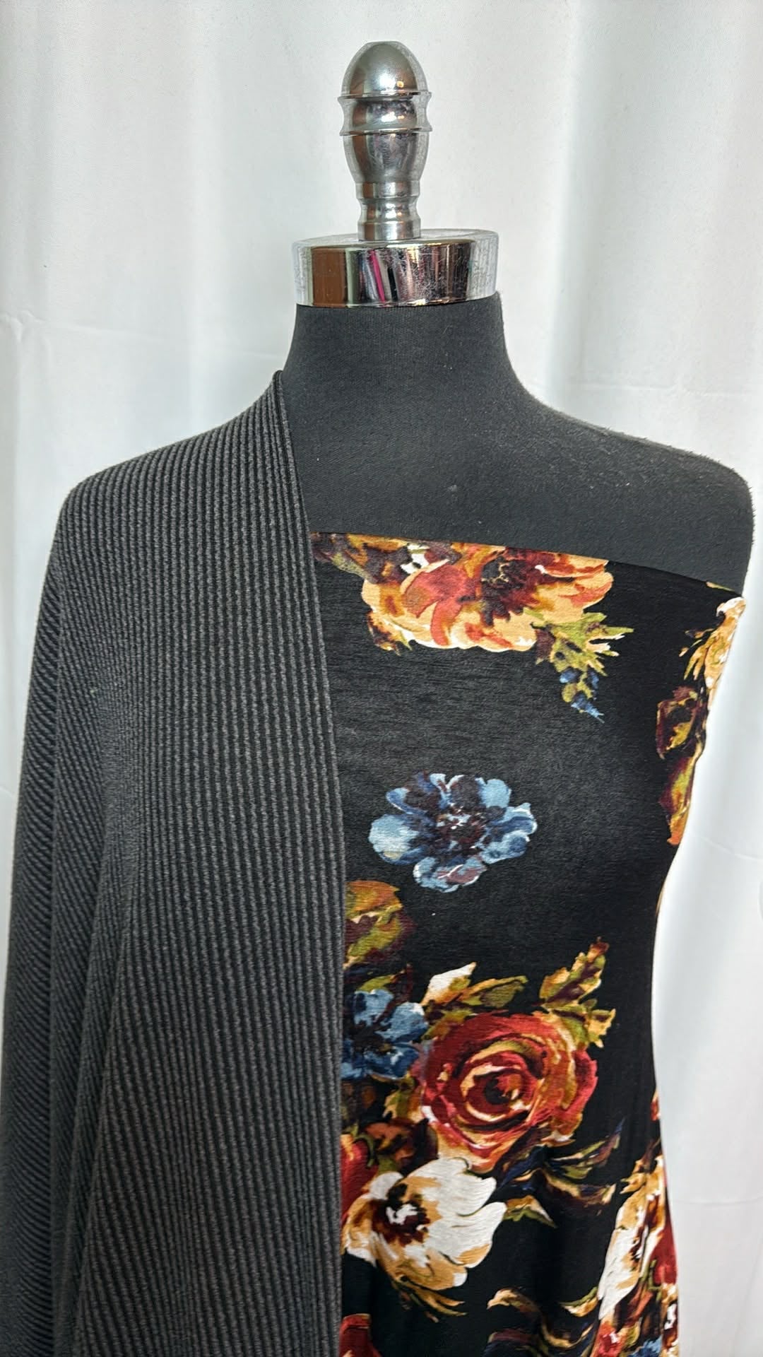 BLACK FLORAL/URBAN RIB BUNDLE : 2YD Black Floral R/S & 2.5YD Charcoal Urban Rib : A29379