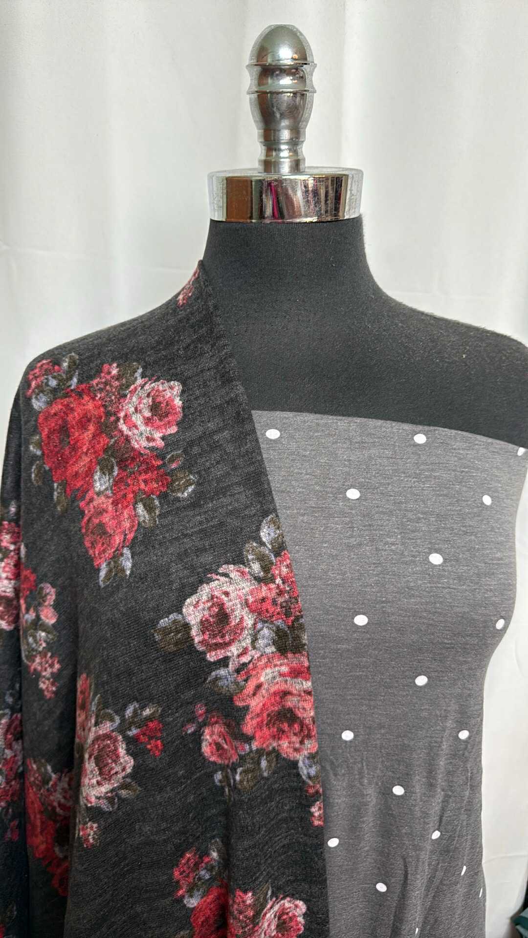 CHARCOAL FLORAL/DOT BUNDLE : 2YD Grey Dot PRS Jersey & 2YD Charcoal Floral Brushed Hacci SK : A29028