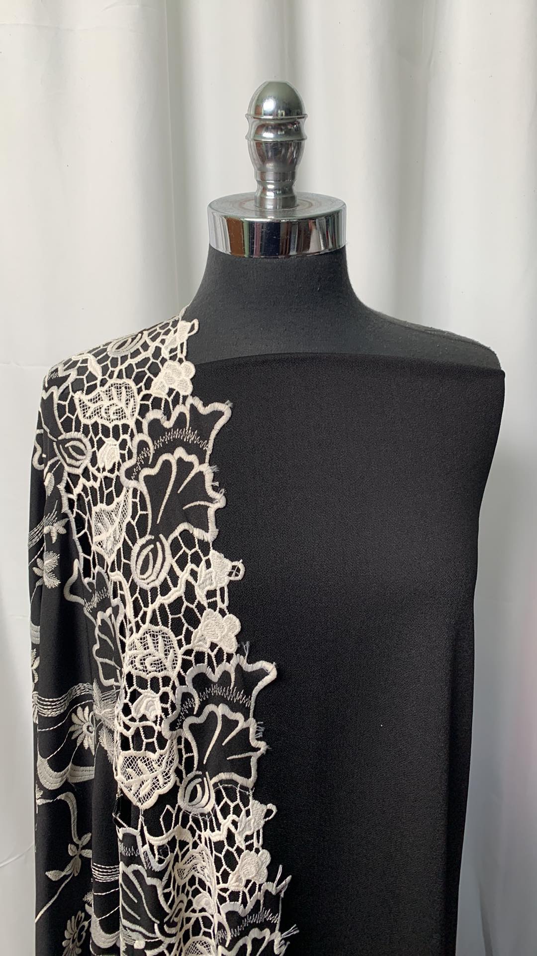 EMROIDERED BORDER BUNDLE : 2YD Black Crepe Scuba & 2.5YD Embroidered Double-Border ITY : A1510