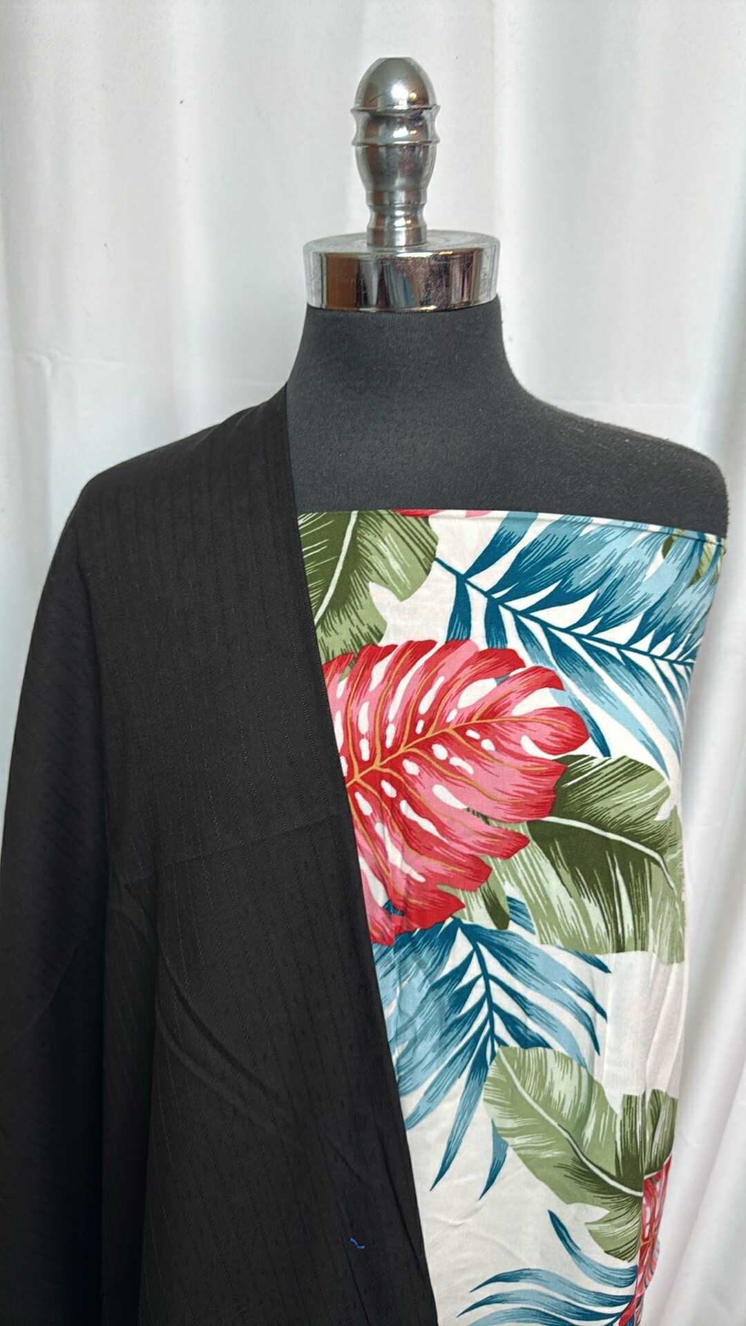BLACK TEXTURED/LEAVES BUNDLE : 2YD Black Textured Woven & 2YD Leaves Rayon Challis : A27944