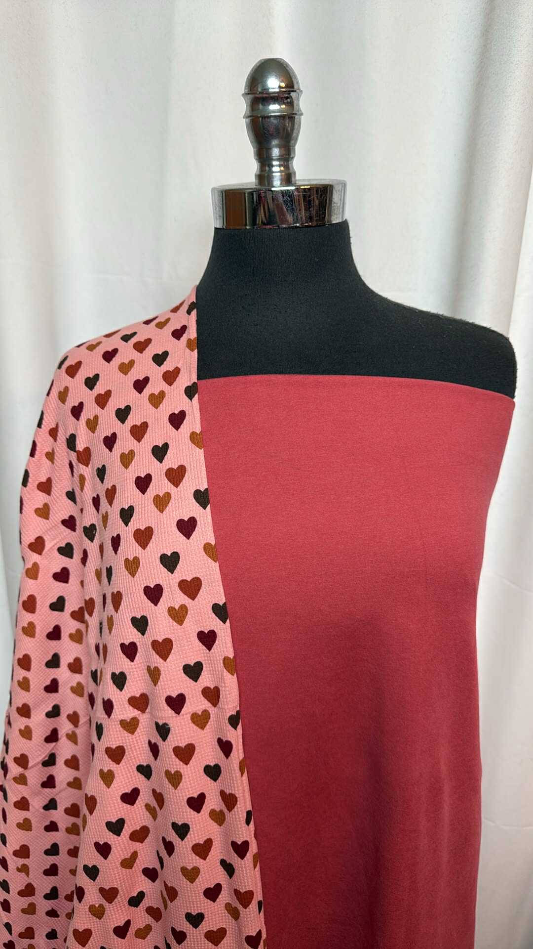 BERRY ROSE/HEARTS BUNDLE : 1YD Berry Rose Heather Peached PF & 2YD Hearts Cotton Thermal : A28739