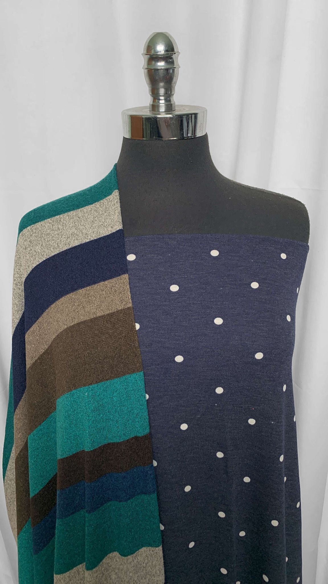 STRIPE/NAVY DOT BUNDLE : 4YD Stripe Hacci SK & 1.5YD Navy Dot PRS FT : A25767