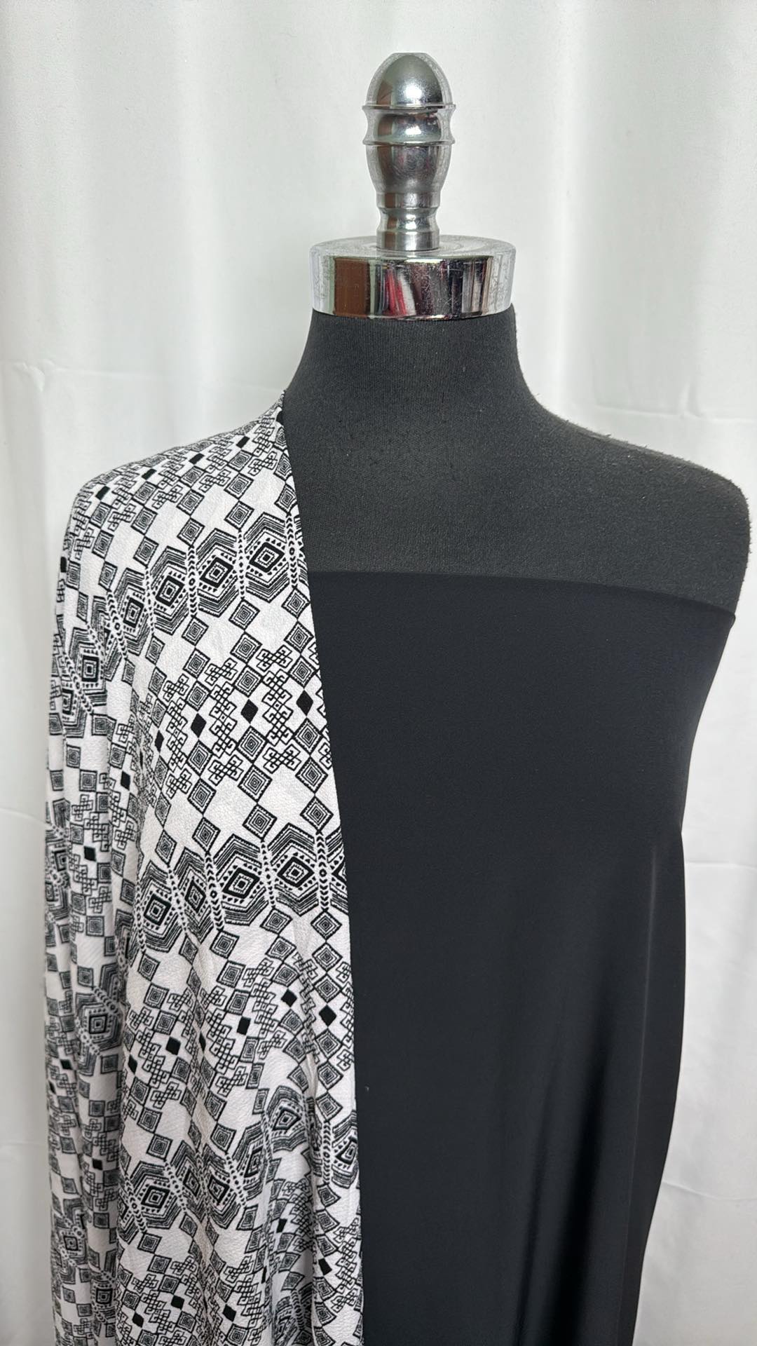 BLACK/WHITE GEO BUNDLE : 2YD Black Stretch Woven & 2YD Black/White Geo Bubble Crepe : A27083