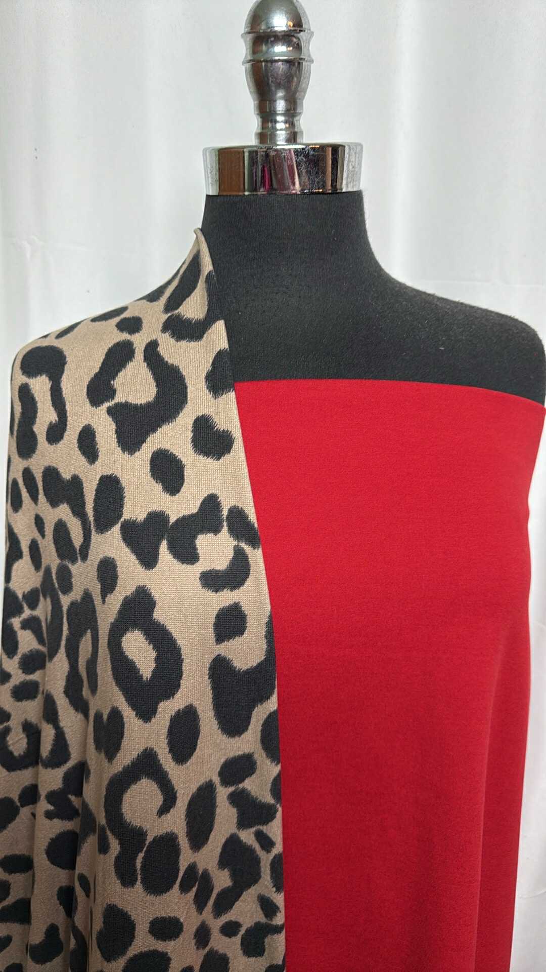 HOLLY BERRY/LEOPARD BUNDLE : 2YD Holly Berry Red Peached PF (Read Desc.) & 2.5YD Leopard Oakley SK : A28993