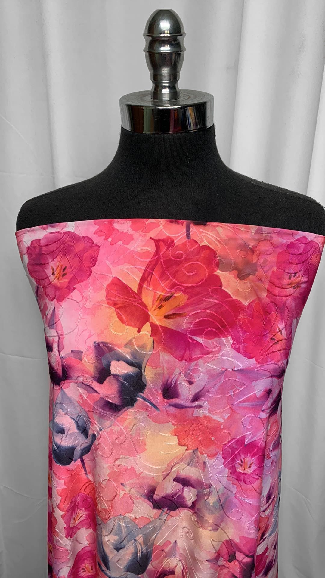 Light Floral & Swirl - Jacquard ITY - 3 Yard Cut