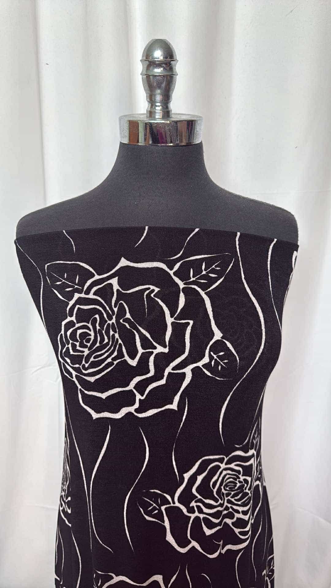 Black/White Roses - Slinky - 2 Yard Cut
