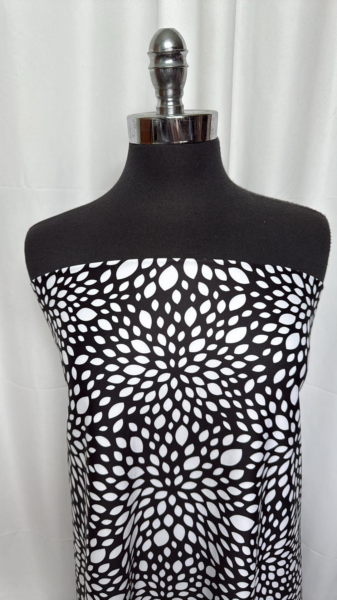 Black/White - 88/12 Poly/Spandex Performance - 2 Yard Cut