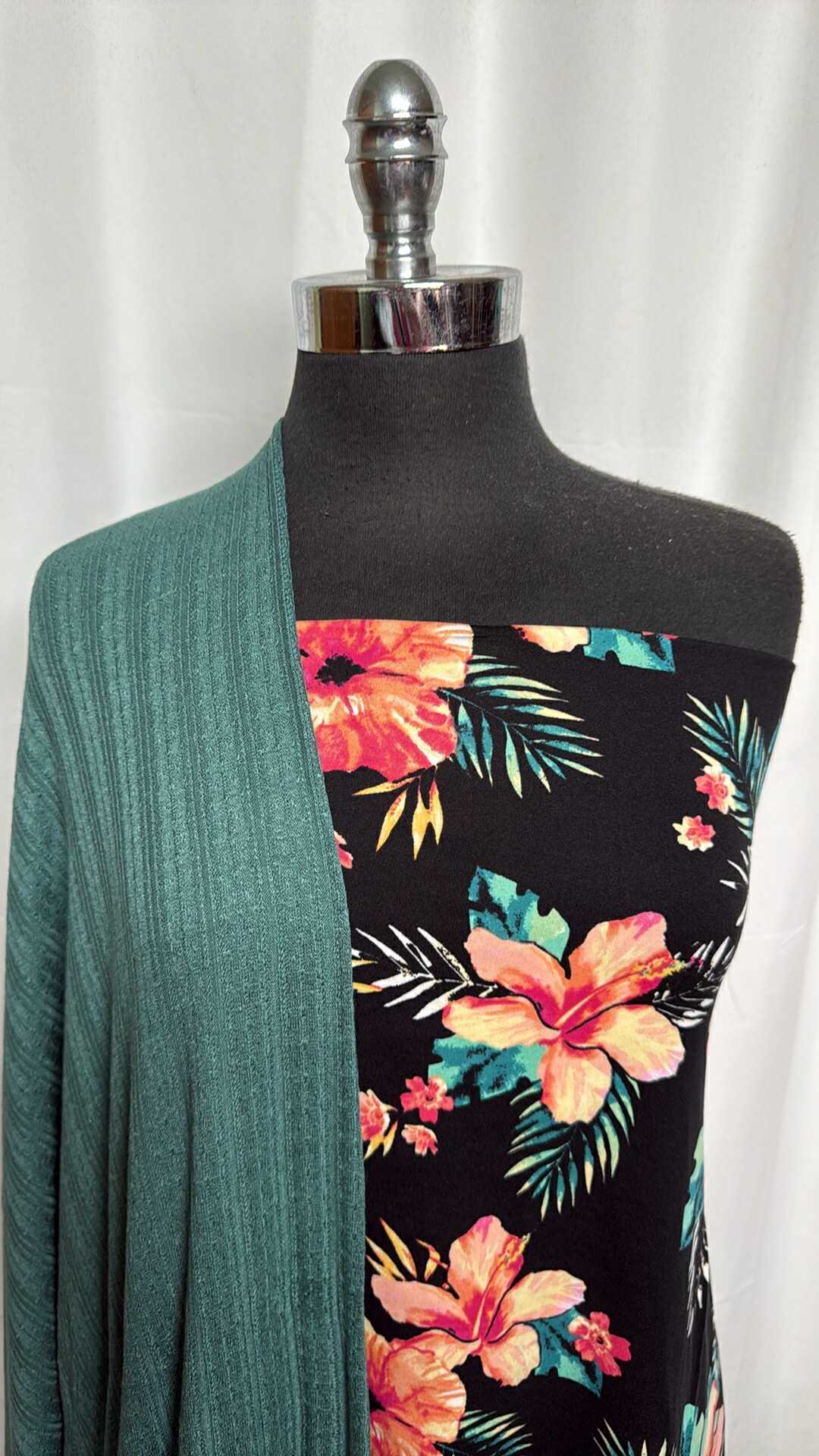 BLACK FLORAL/CABLE SWEATER BUNDLE : 2YD Black Floral DBP & 2.5YD Light-Weight Cable SK : A29302