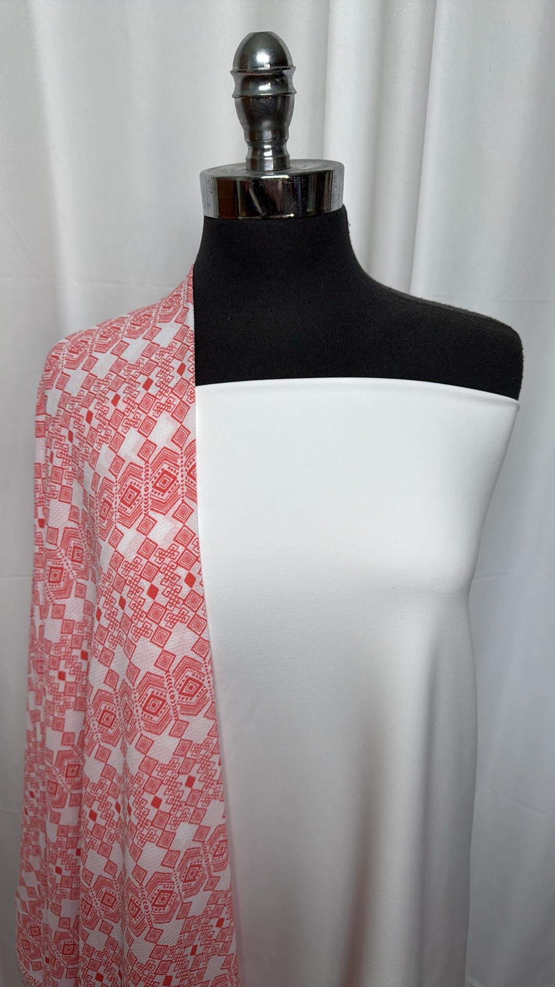 WHITE/CORAL GEO BUNDLE : 2YD Coral Geo Bubble Crepe & 2YD White Wicking Yoga PF : A27041