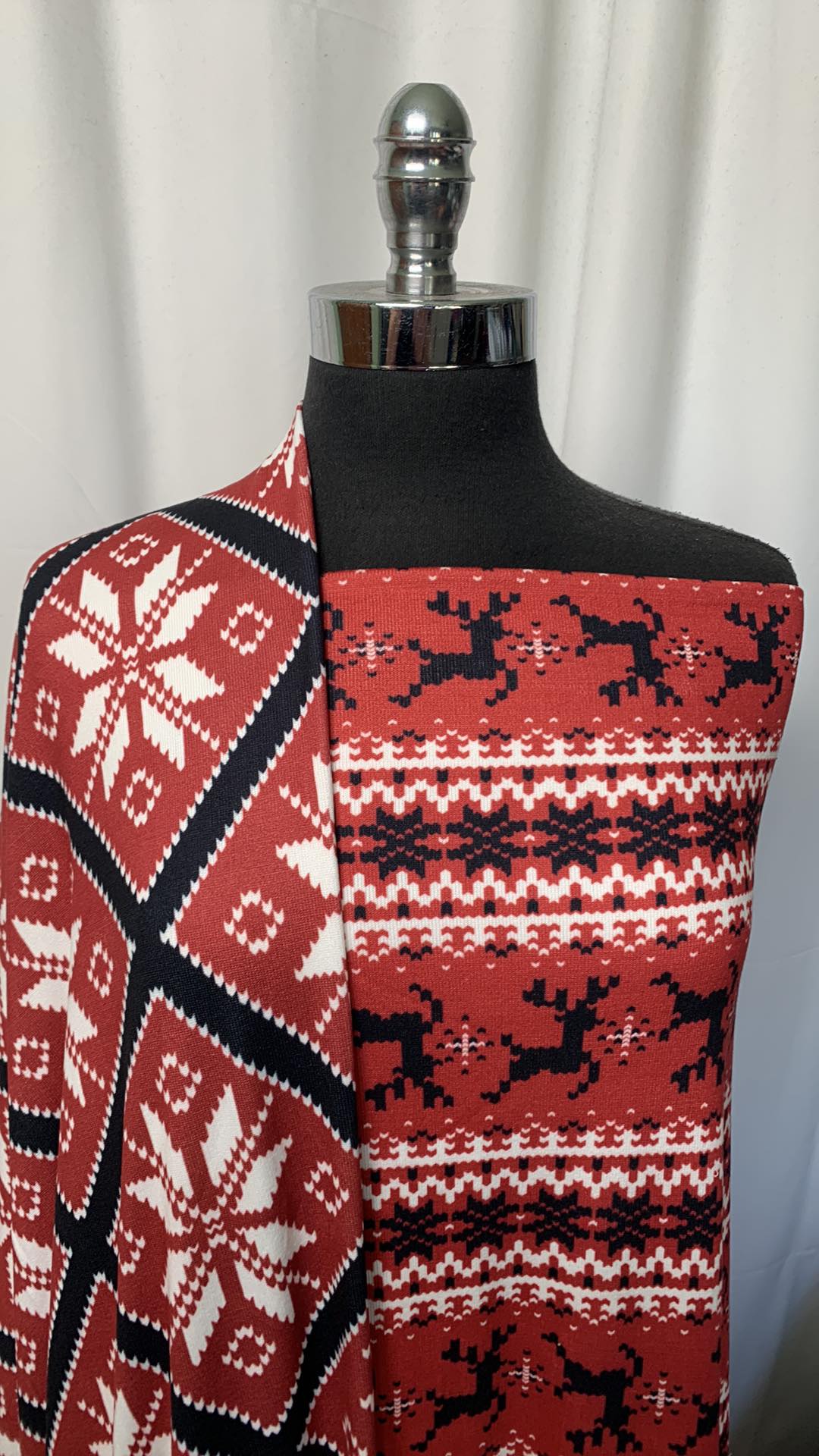 REINDEER STRIPE/SNOWFLAKE SQUARES BUNDLE : 2YD Red Striped Sweater Oakley SK & 2YD Snowflake Squares Oakley SK : A1943