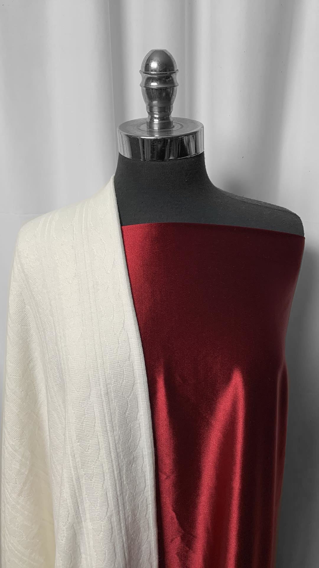 IVORY CABLE/SHINY RED BUNDLE : 2YD Ivory Cable Oakley SK & 2YD Red Casino : A2318