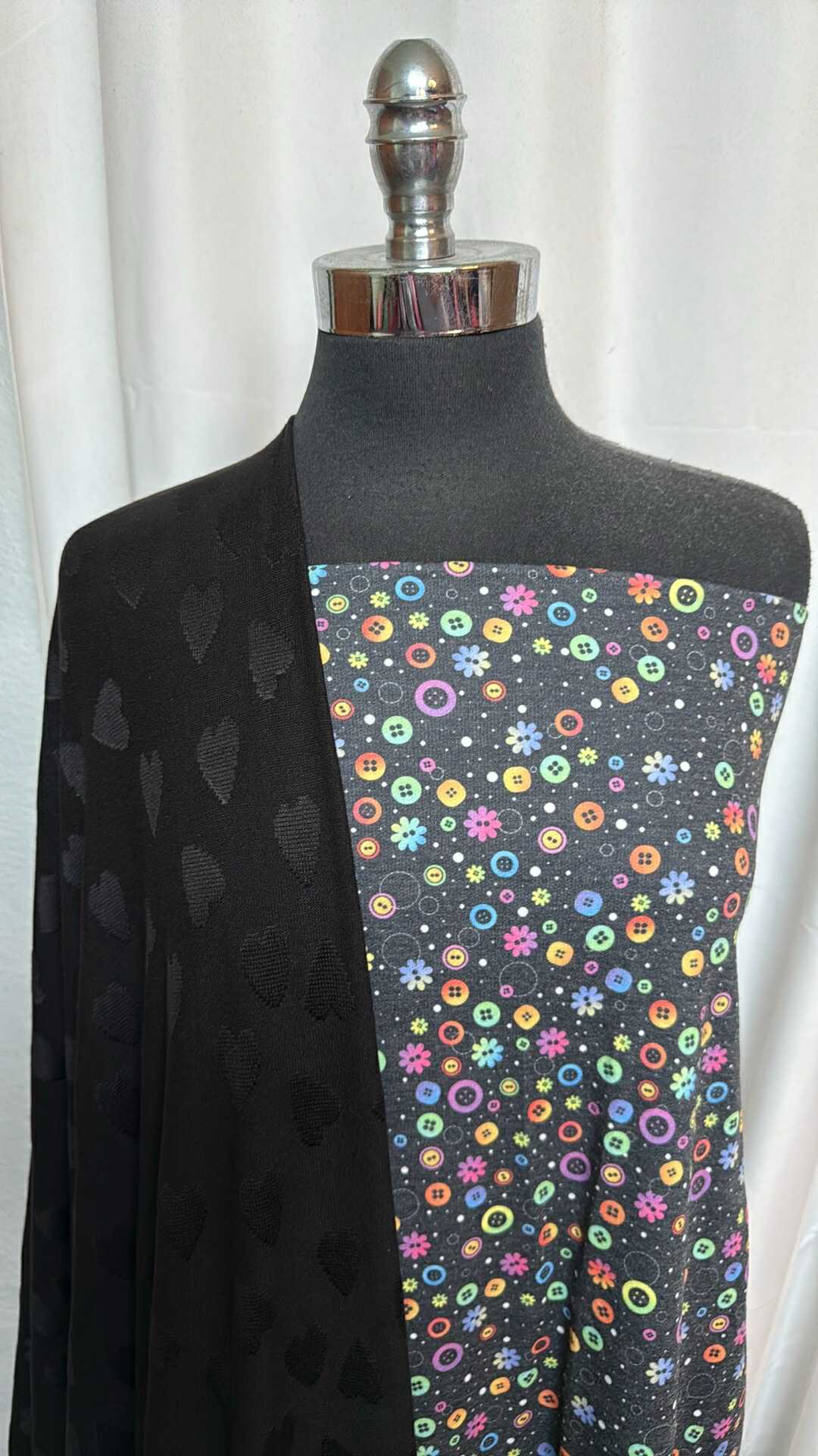 BUTTONS/BLACK HEARTS BUNDLE : 2YD Buttons PRS FT & 2YD Black Heart Oakley SK : A28427