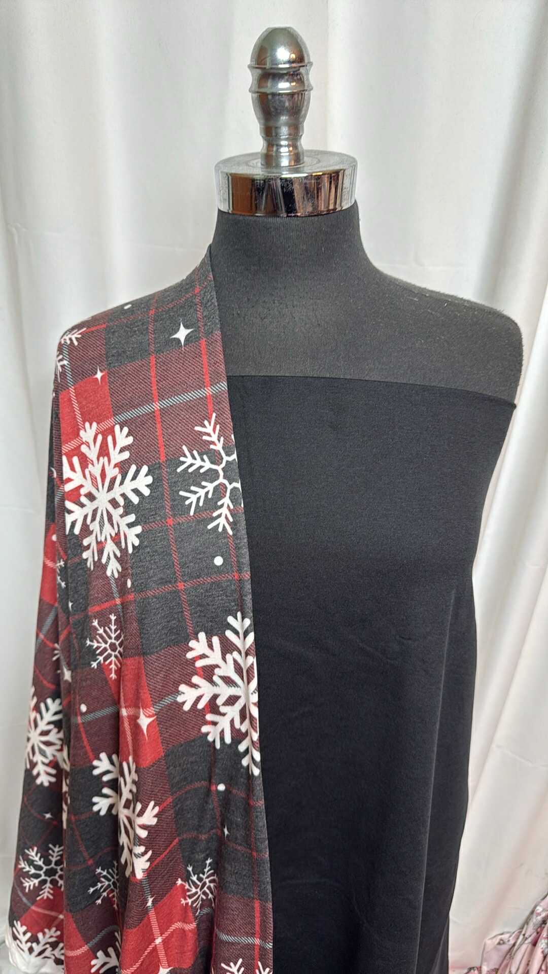 BLACK/SNOWFLAKE PLAID BUNDLE : 2YD Snowflake Plaid PRS FT & 2YD Black 2-Tone Peached PF : A27858