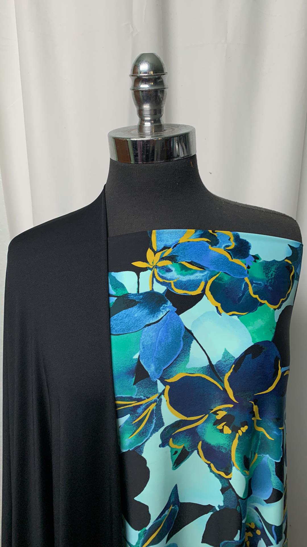 BLUE FLORAL/LINER BUNDLE : 2YD Blue Floral N/S & 2YD Black Swim Liner : A1747