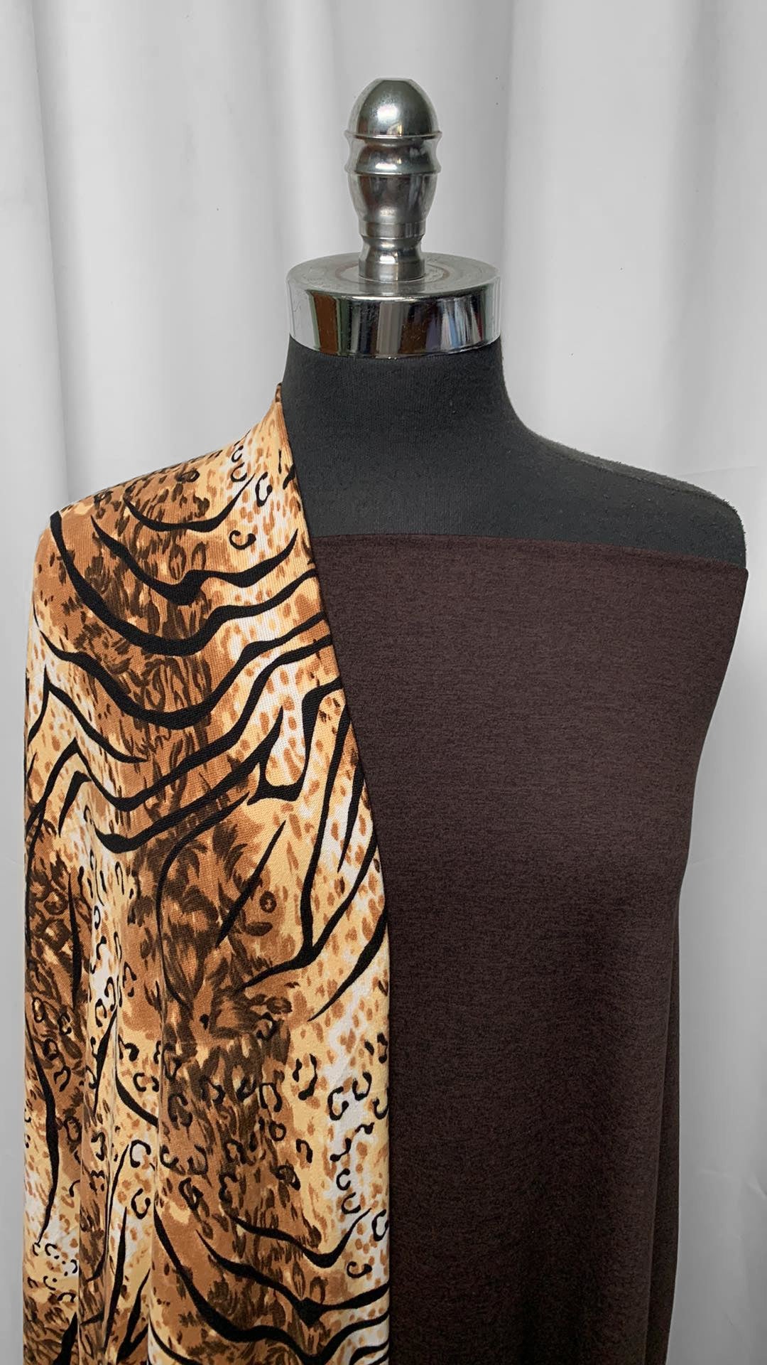 CHOCOLATE/ANIMAL BUNDLE : 2YD Chocolate Mid-Weight Peached PF & 2YD Animal Oakley SK : A25320