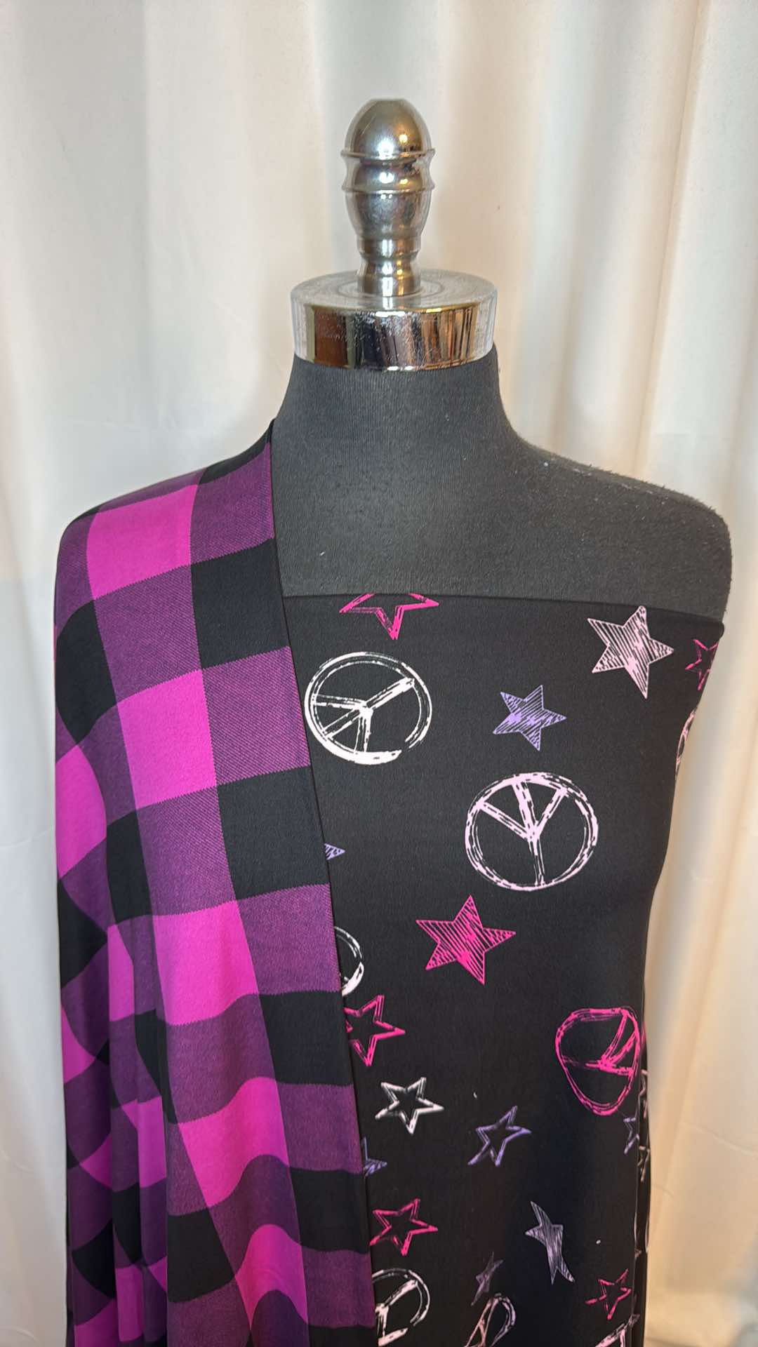 PLAID/PEACE-STAR BUNDLE : 2YD Fuchsia Plaid DBP & 2YD Peace/Star DBP : A26730