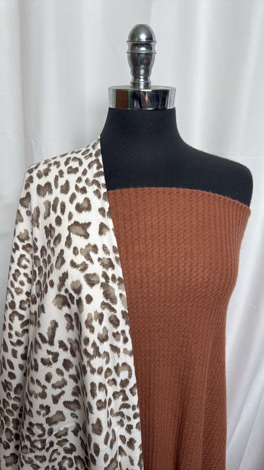 CHESTNUT/WHITE LEOPARD BUNDLE : 2YD Chestnut Brushed Thermal & 2.5YD White Leopard Cotton FT : A26059