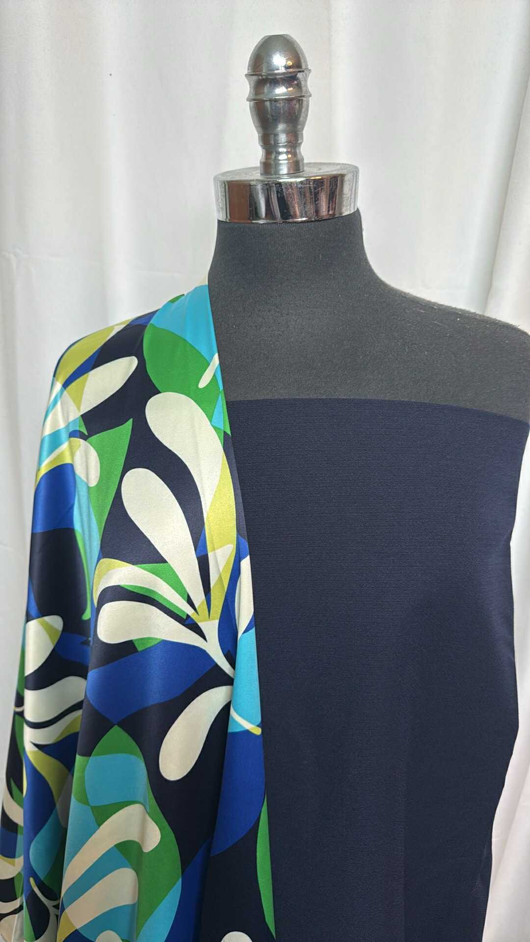 NAVY/RETRO SWIRL BUNDLE : 2YD Retro Swirl Stretch Satin Woven & 2YD Navy Millennium : A27910