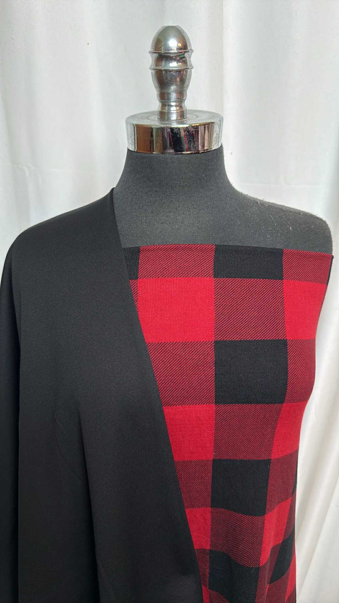 BLACK/BUFFALO PLAID BUNDLE : 2YD Buffalo Plaid Oakley SK & 2YD Black Poly Fleece : A28307