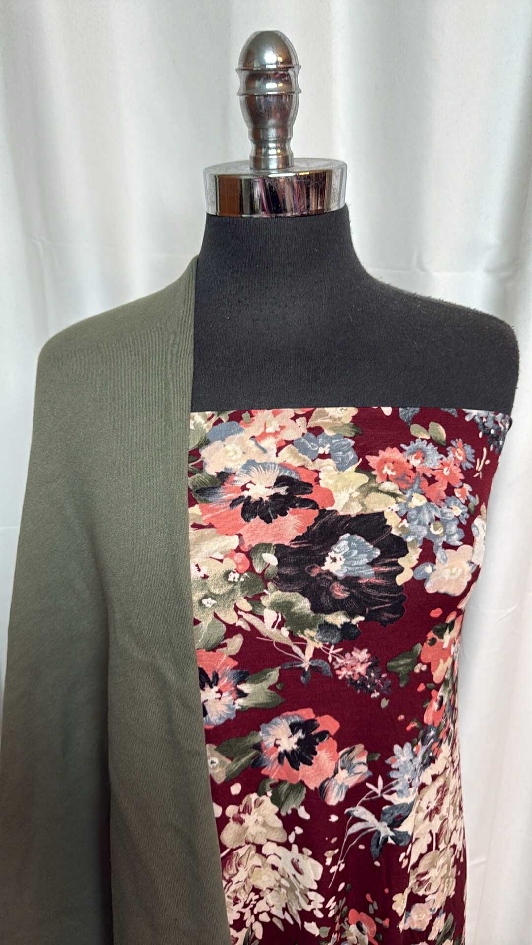 BURGUNDY FLORAL BUNDLE : 2YD Burgundy Floral Bulgari & 2YD Sweatshirt Fleece (72" Wide) : A28699