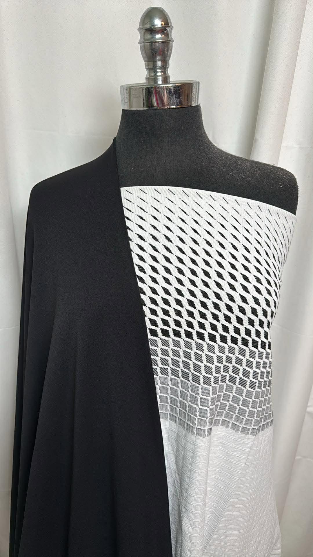 BLACK/WHITE GEO JACQUARD BUNDLE : 2YD White Geo Single-Border Jacquard PF & 2YD Black Lightly Brushed PF : A30487