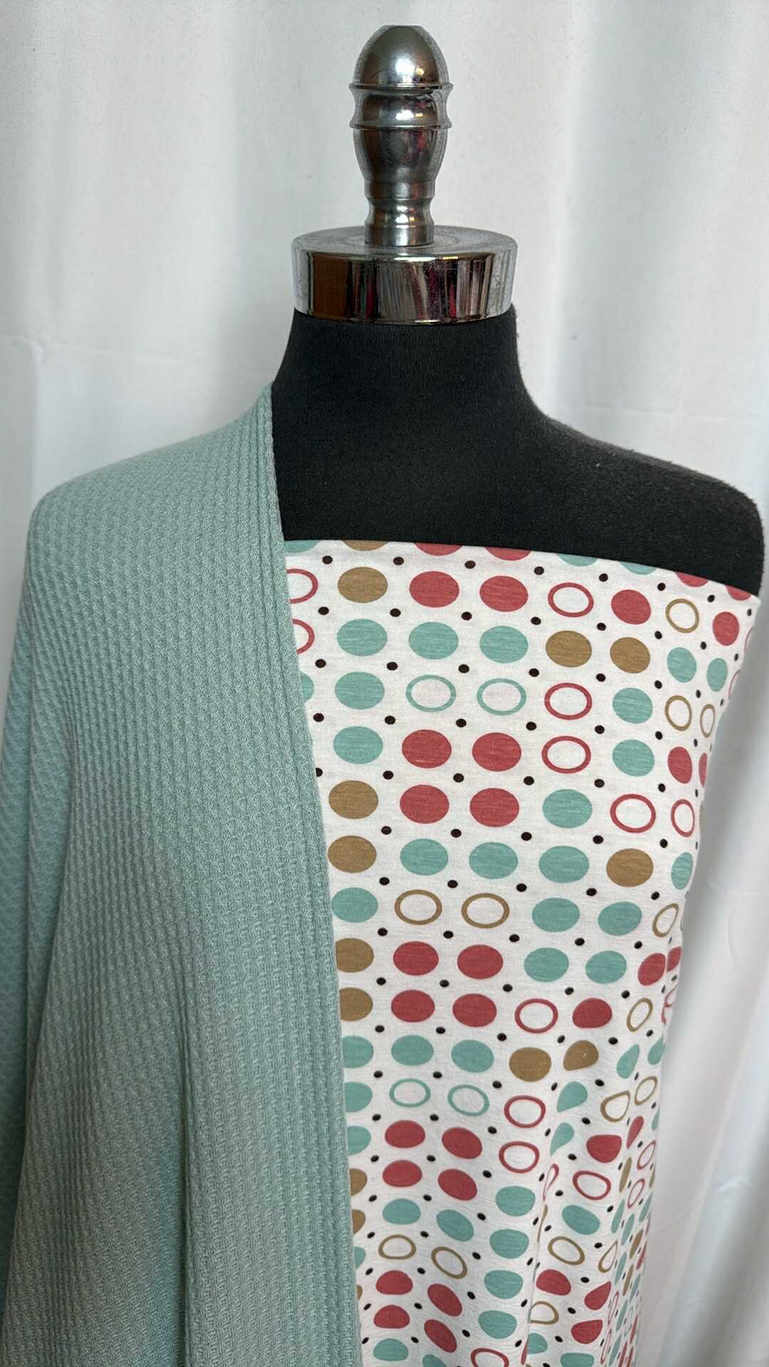 WAFFLE/RETRO CIRCLES BUNDLE : 2YD Retro Circles C/S & 2.5YD Waffle : A28464