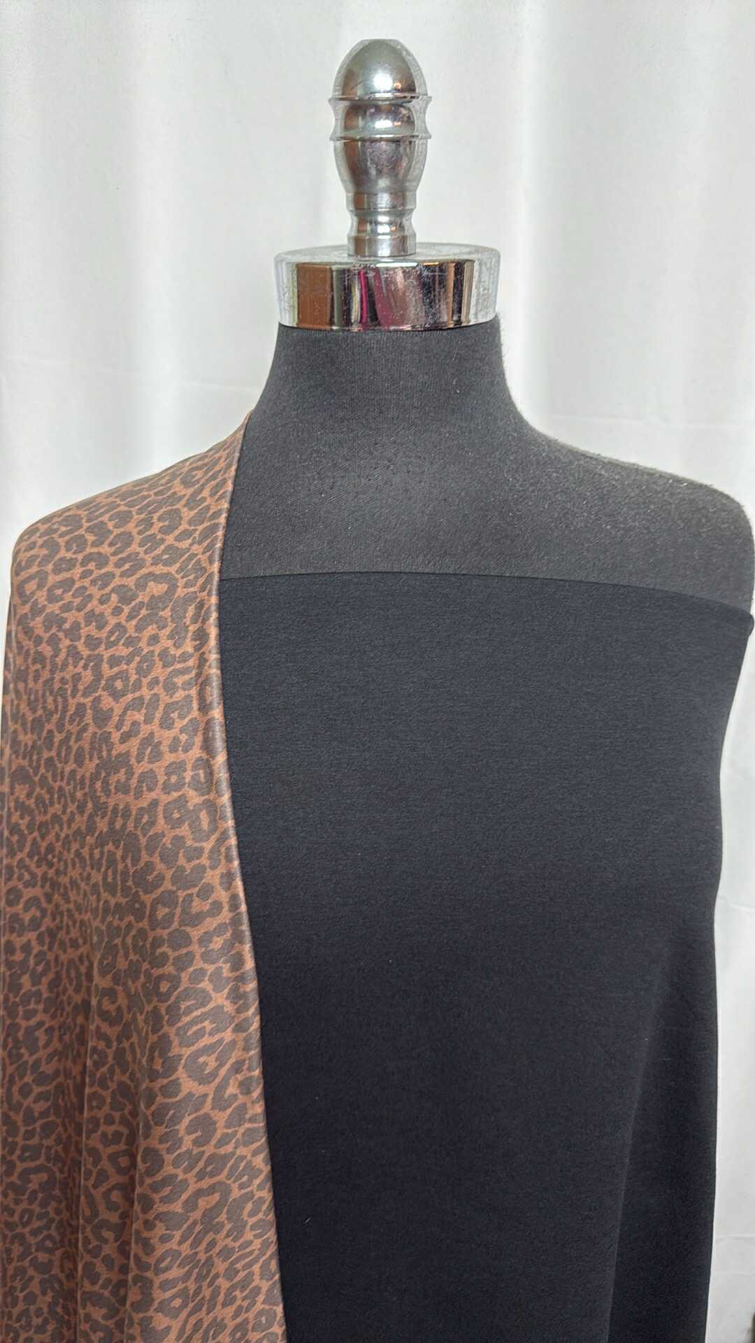 BLACK/BROWN LEOPARD BUNDLE : 1YD Brown Leopard Featherweight PF & 1.5YD Black 2-Tone Peached PF : A29017