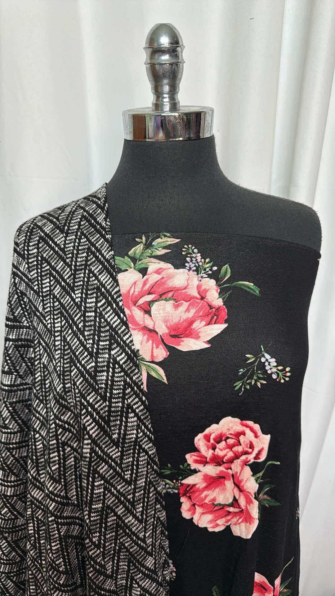 BLACK FLORAL/CHEVRON BUNDLE : 2YD Black Floral R/S & 2YD Chevron Sweater : A27207