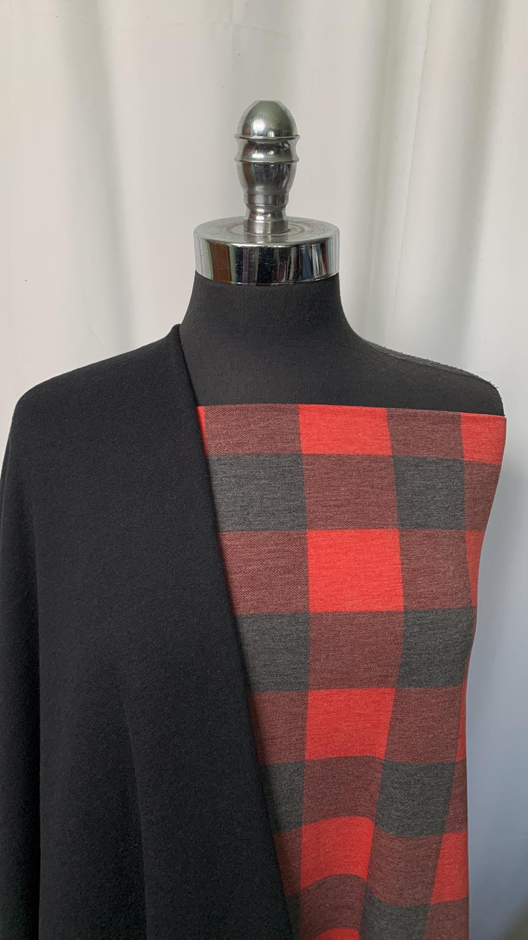 PLAID/BLACK FLEECE BUNDLE : 2YD Black Sweatshirt Fleece & 2YD Buffalo Plaid PRS FT : A1928