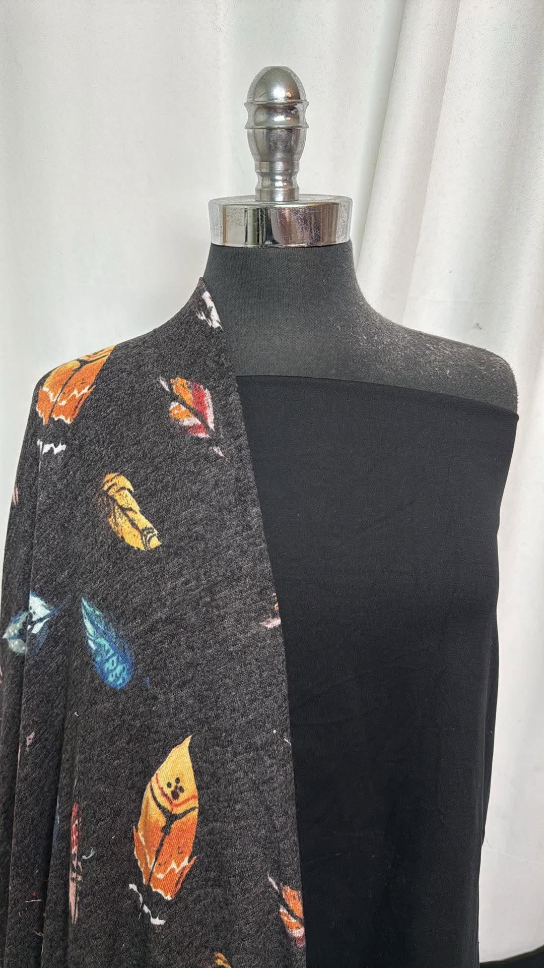 BLACK/FEATHERS BUNDLE : 2YD Solid Black Peached PF & 3YD Feathers Hacci SK : A30794