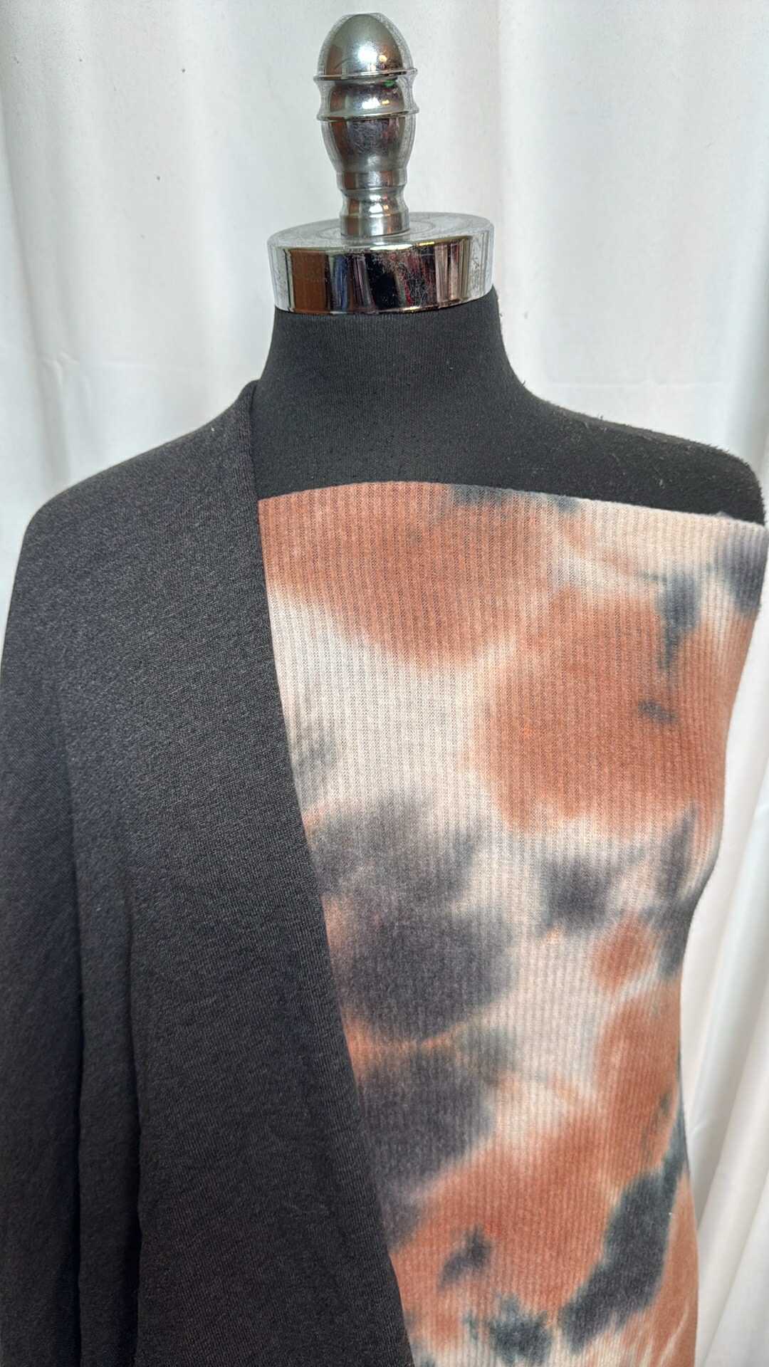 CHARCOAL/TIE DYE RIB BUNDLE : 2YD Tie Dye Brushed Rib Hacci SK & 1YD Charcoal Sweatshirt Fleece (72" Wide) : A28314