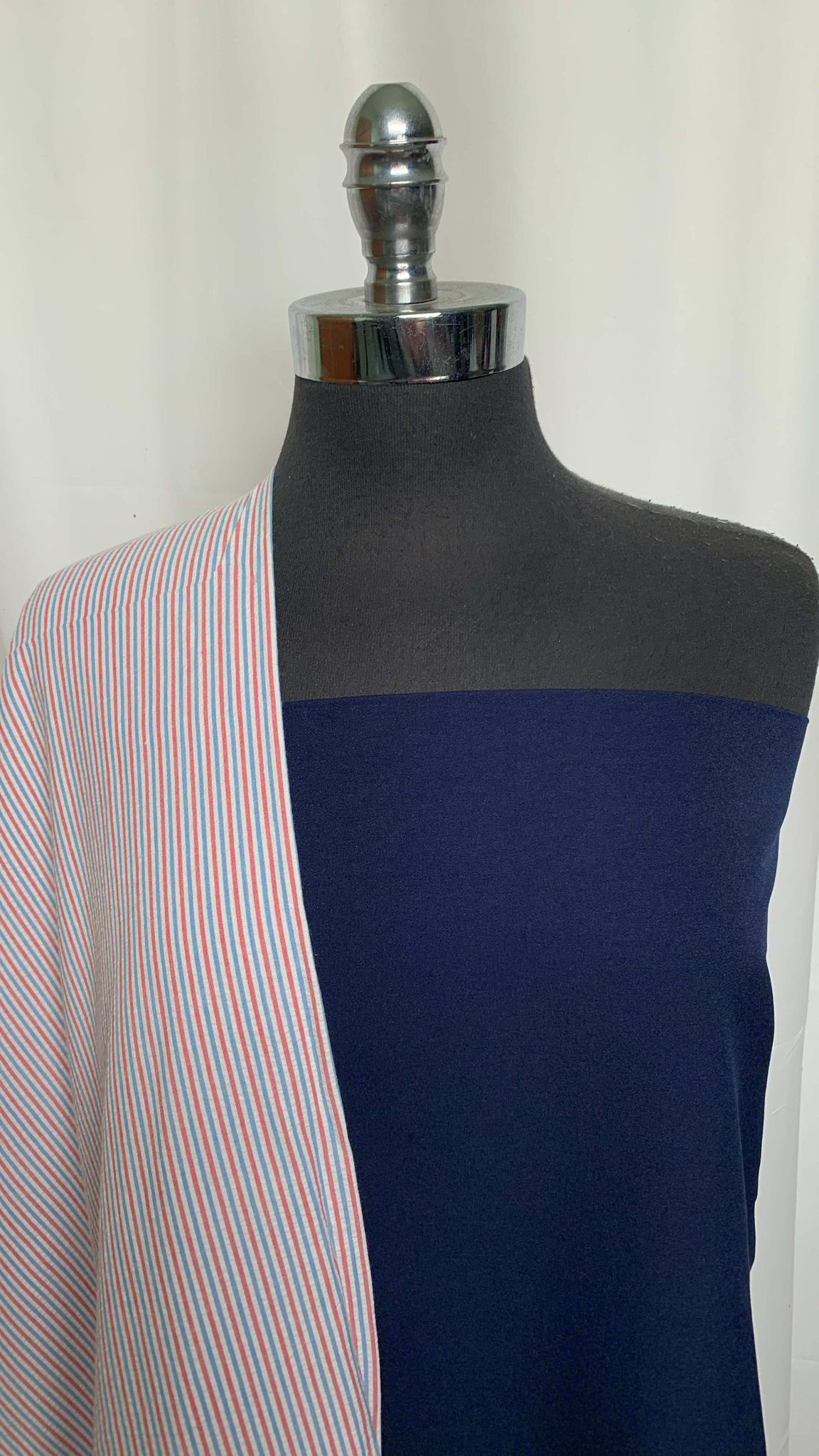 NAVY/SEERSUCKER BUNDLE : 2YD Stripe Seersucker Woven & 2YD Navy Millennium : A25680