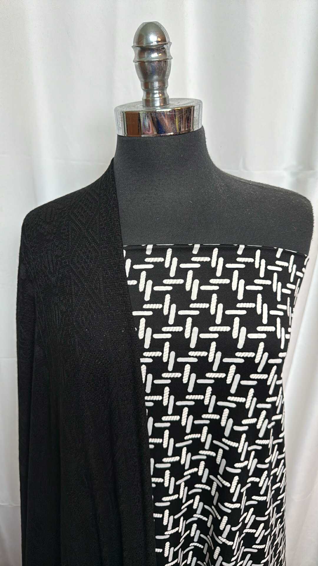 BLACK TEXTURED/PUFF LINES BUNDLE : 2YD Lines ITY w/Puff & 2YD Black Light-Weight Textured SK : A27567