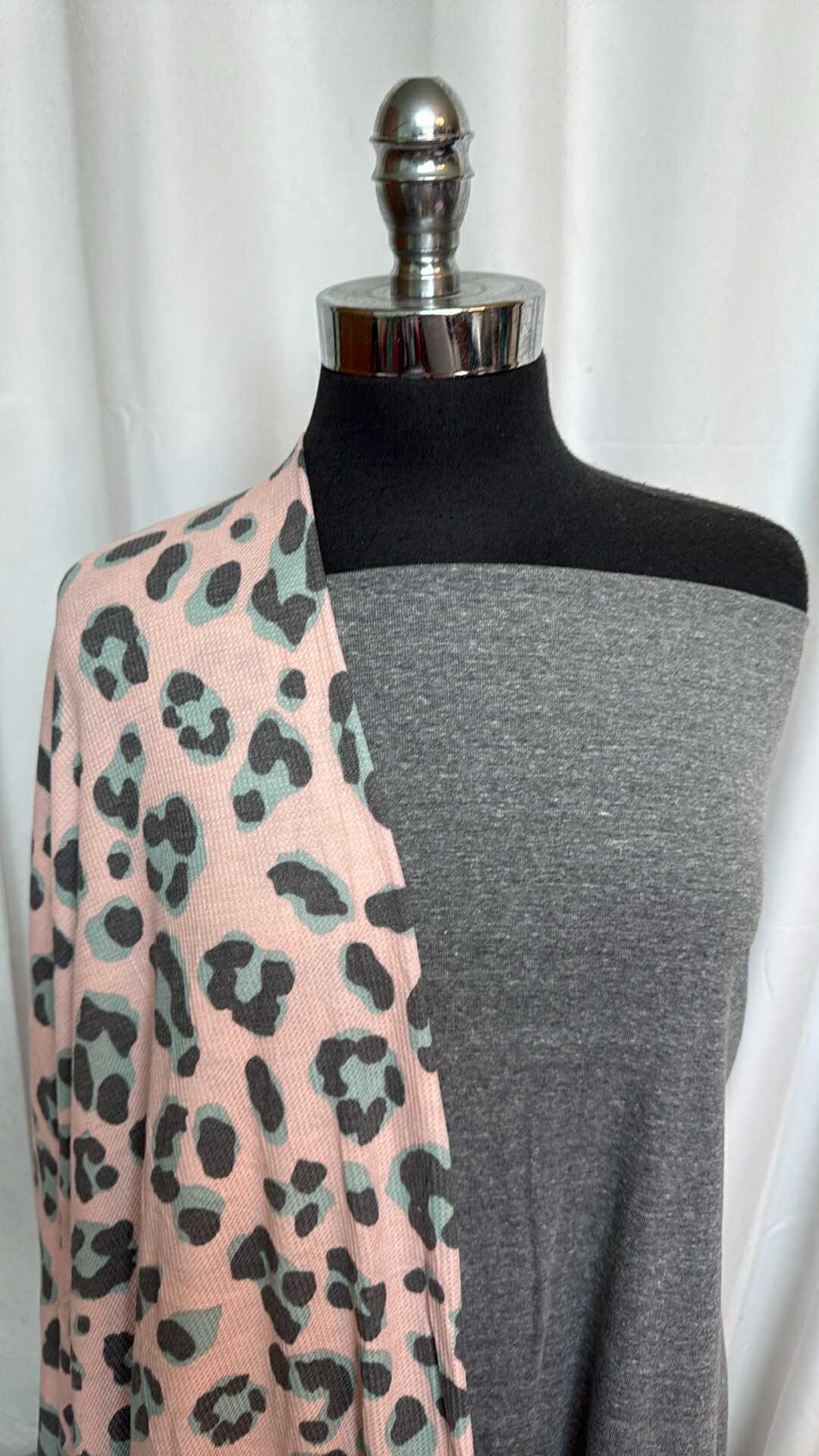 GREY/PINK LEOPARD BUNDLE : 2YD Leopard Thermal & 2YD Grey Cotton 1x1 Rib : A28593