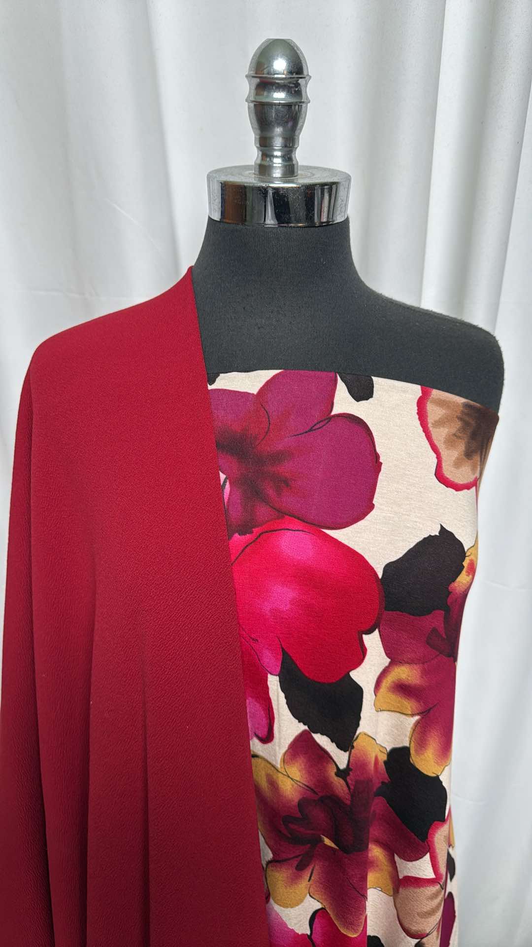 DEEP RED/BIG FLORAL BUNDLE : 2YD Deep Red Liverpool & 2YD Big Floral R/S : A26216