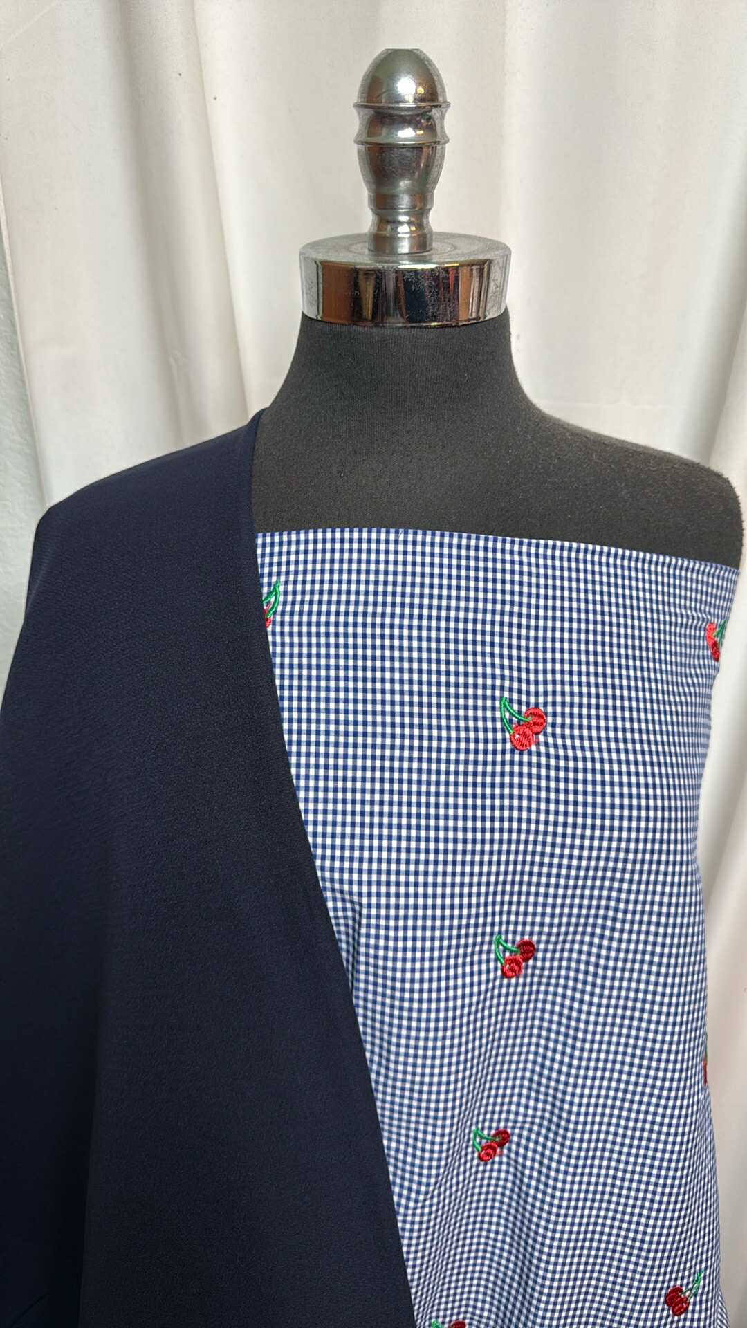 NAVY/GINGHAM BUNDLE : 2YD Gingham Poly Woven w/Embroidery & 2YD Navy Millennium : A28230