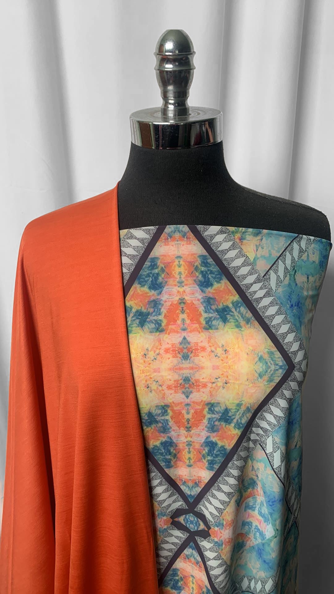 ORANGE/KALEIDOSCOPE BUNDLE : 2YD Kaleidoscope N/S & 2YD Orange ITY : A24988