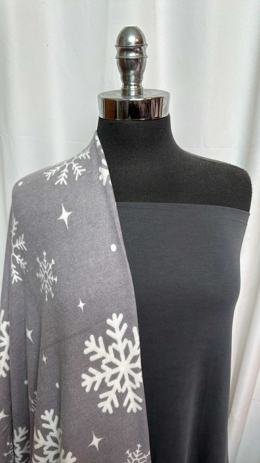 CHARCOAL/GREY SNOWFLAKE BUNDLE : 2YD Charcoal Cupro & 2YD Grey Snowflake Brushed Hacci SK : A28164
