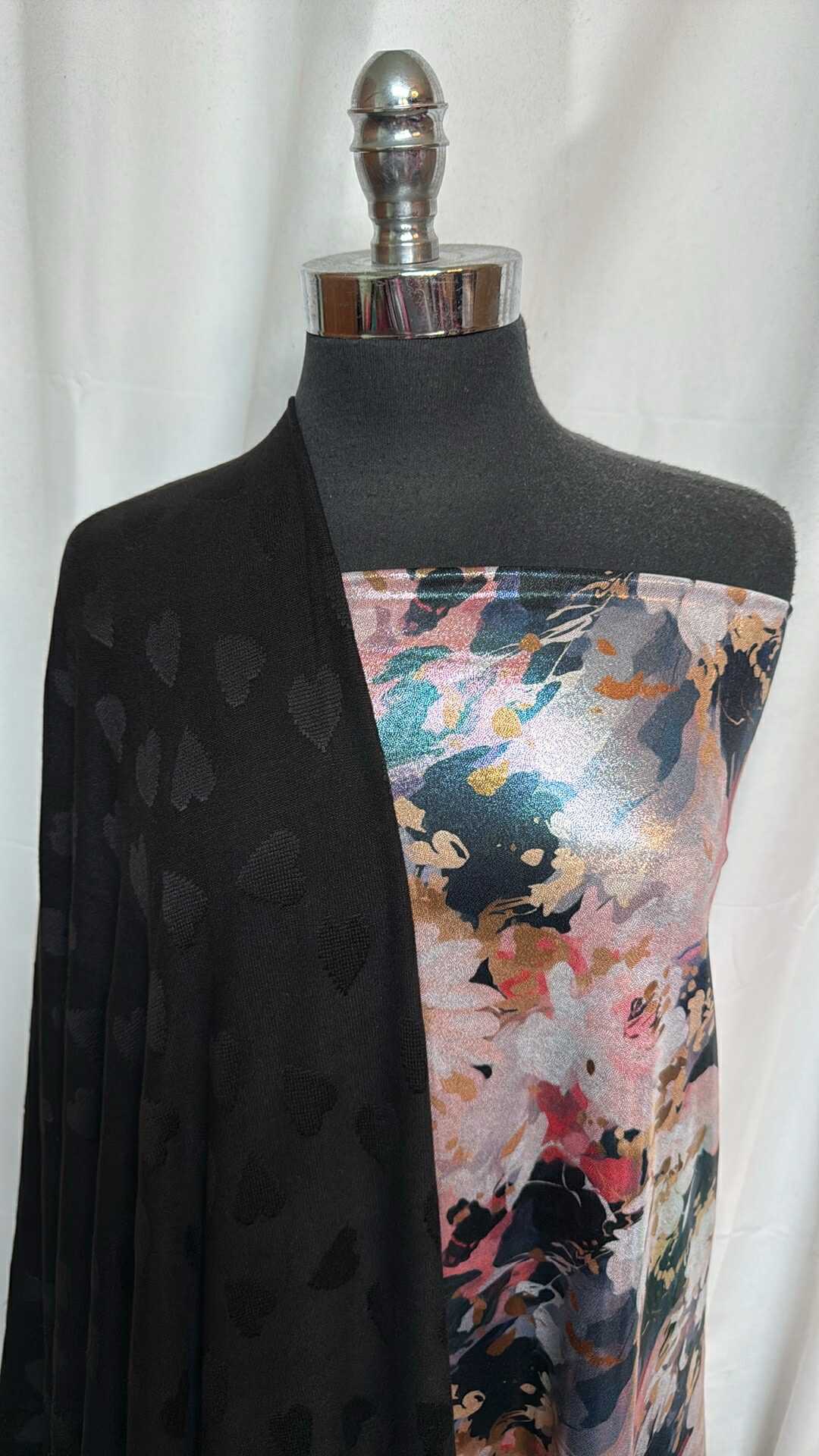 BLACK HEART/FOIL FLORAL BUNDLE : 2YD Black Heart Oakley SK & 2YD Floral Foil PF : A28431